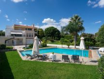Villa mit Pool, Spielplatz, Pingpong und Grillplatz