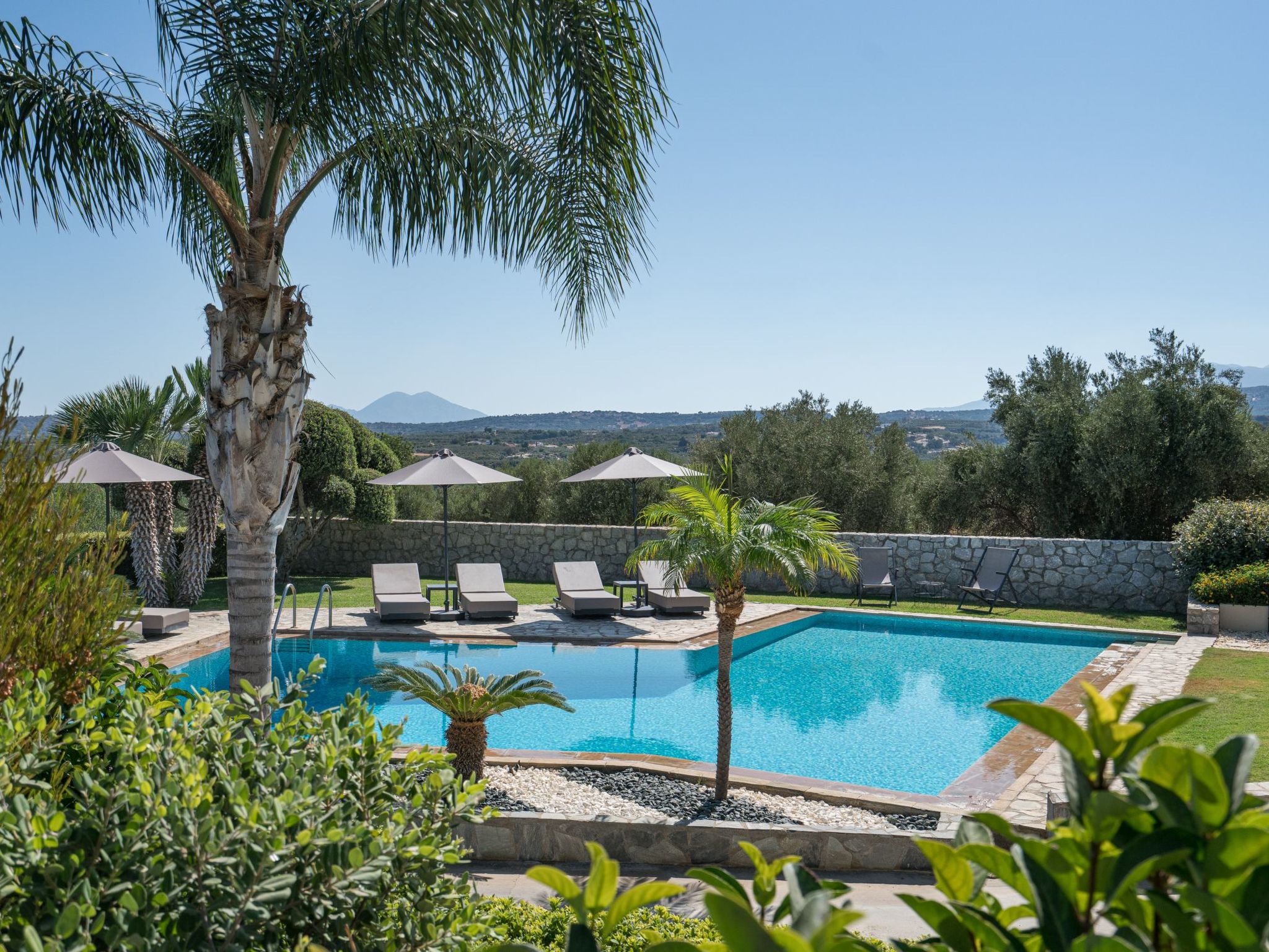 Villa mit Pool, Spielplatz, Pingpong und Grillplatz-Image-tags.info