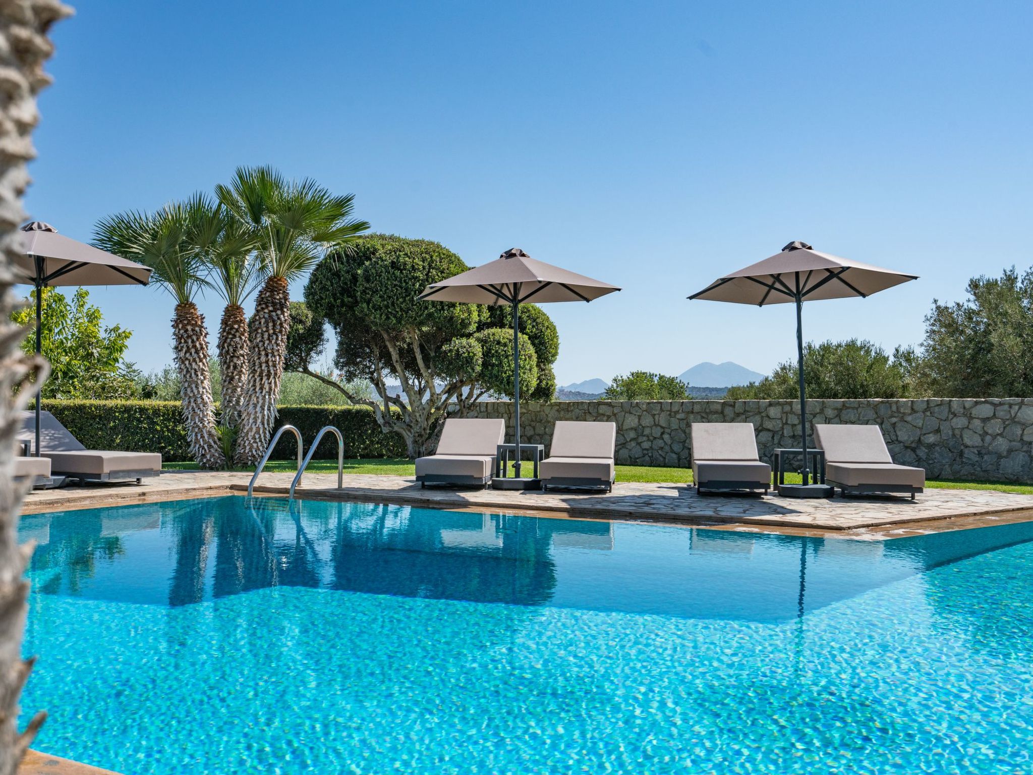 Villa mit Pool, Spielplatz, Pingpong und Grillplatz-Image-tags.info