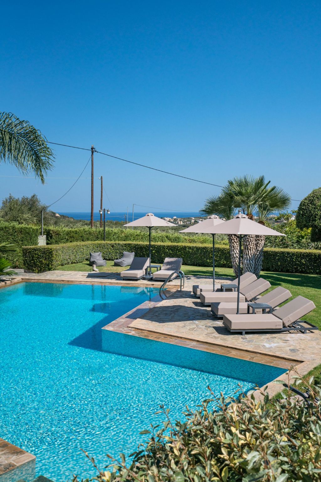 Villa mit Pool, Spielplatz, Pingpong und Grillplatz-Image-tags.info