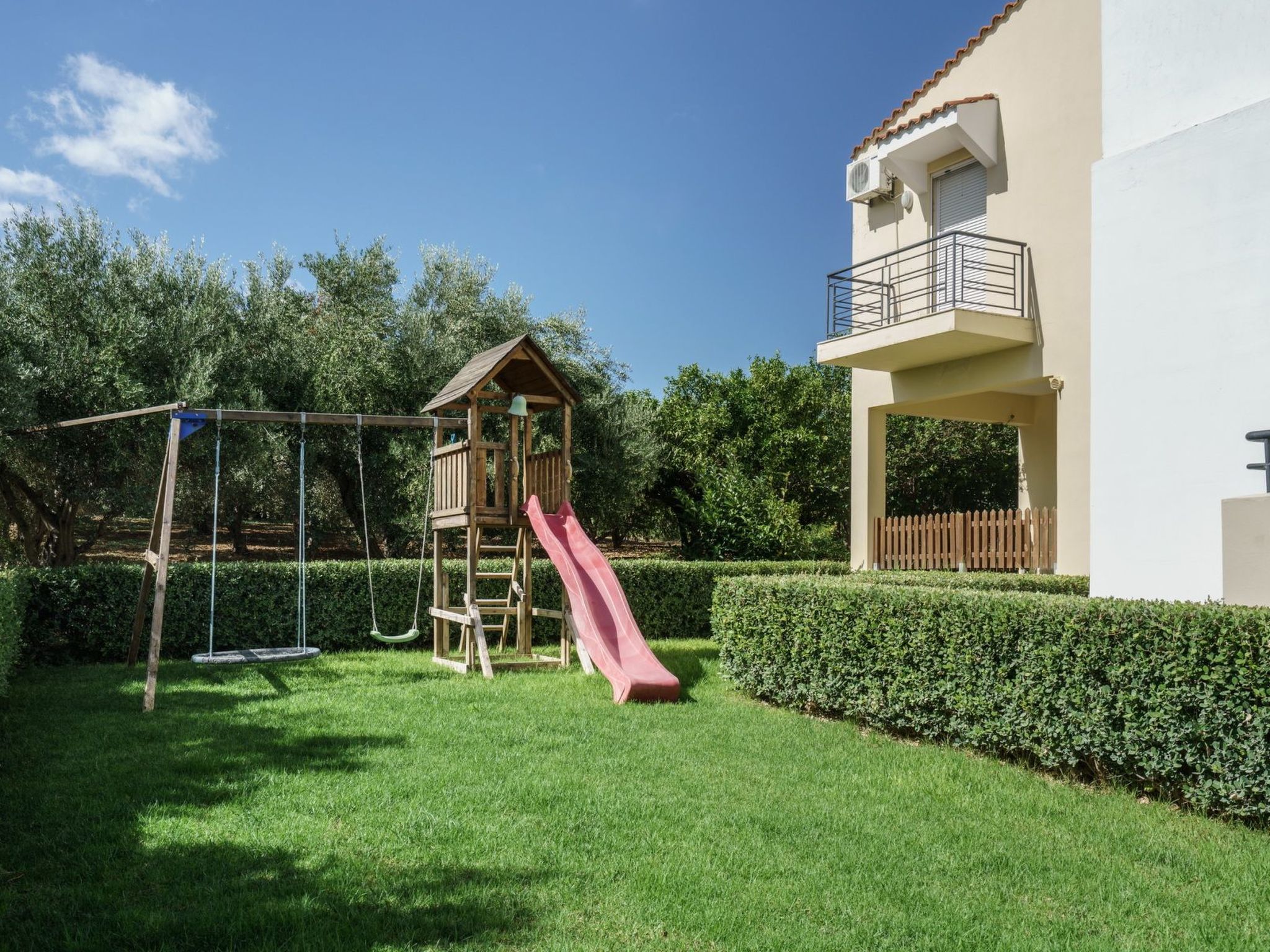Villa mit Pool, Spielplatz, Pingpong und Grillplatz-Image-tags.info