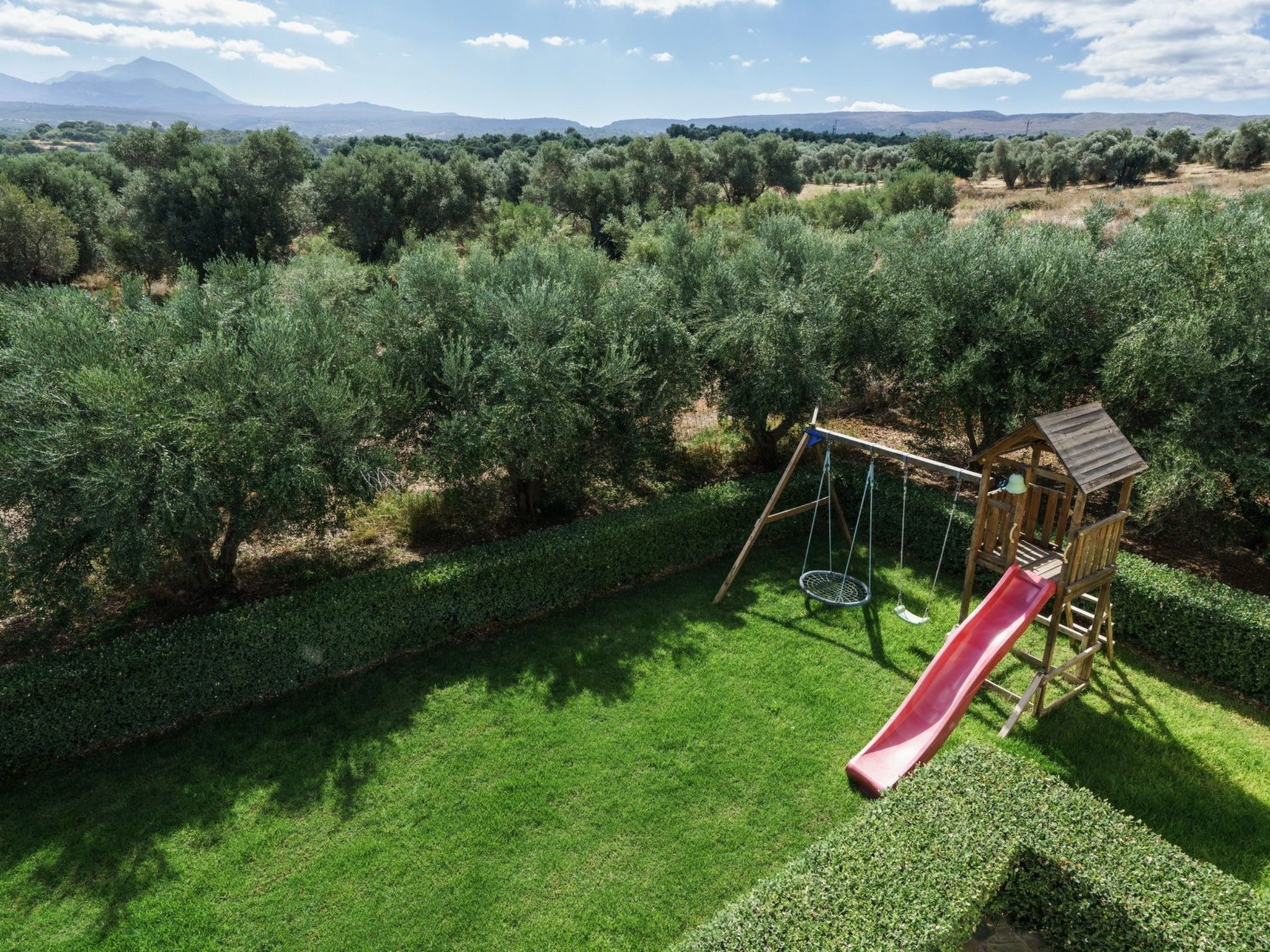 Villa mit Pool, Spielplatz, Pingpong und Grillplatz-Image-tags.info