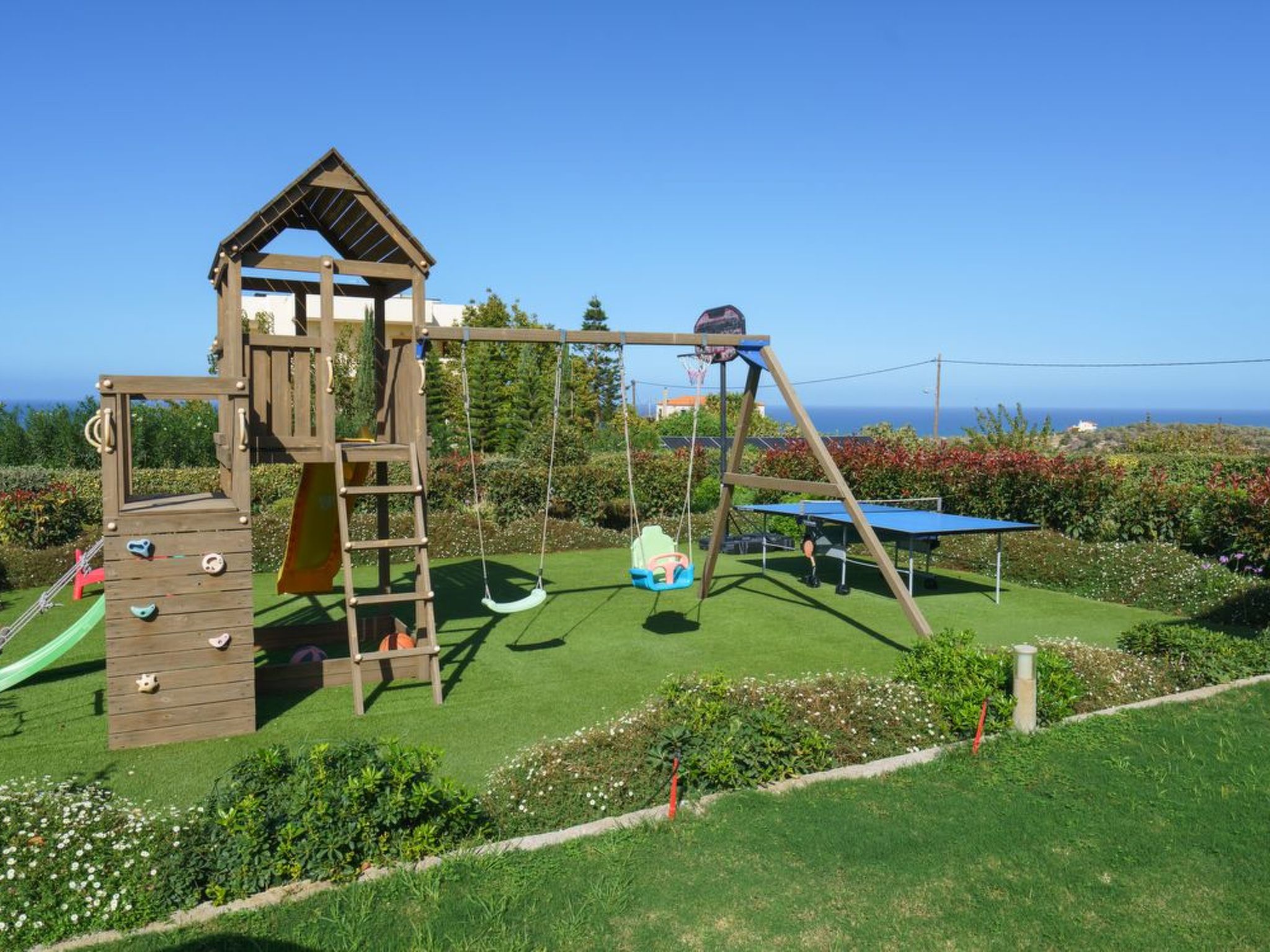 Lux-Villa mit Innen- und Außenpool, BBQ und Fitnessraum