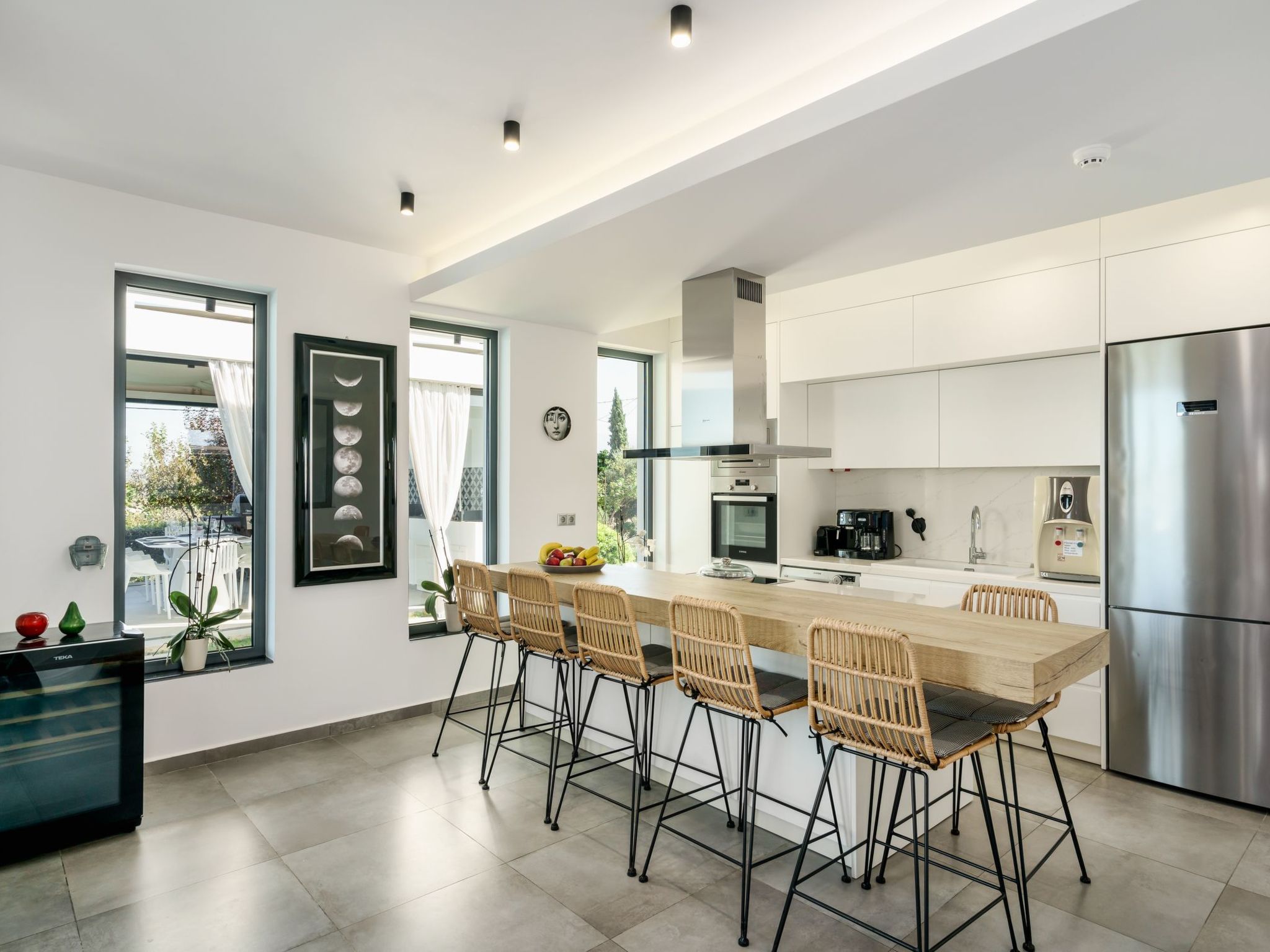 Lux-Villa mit Innen- und Außenpool, BBQ und Fitnessraum-Inside