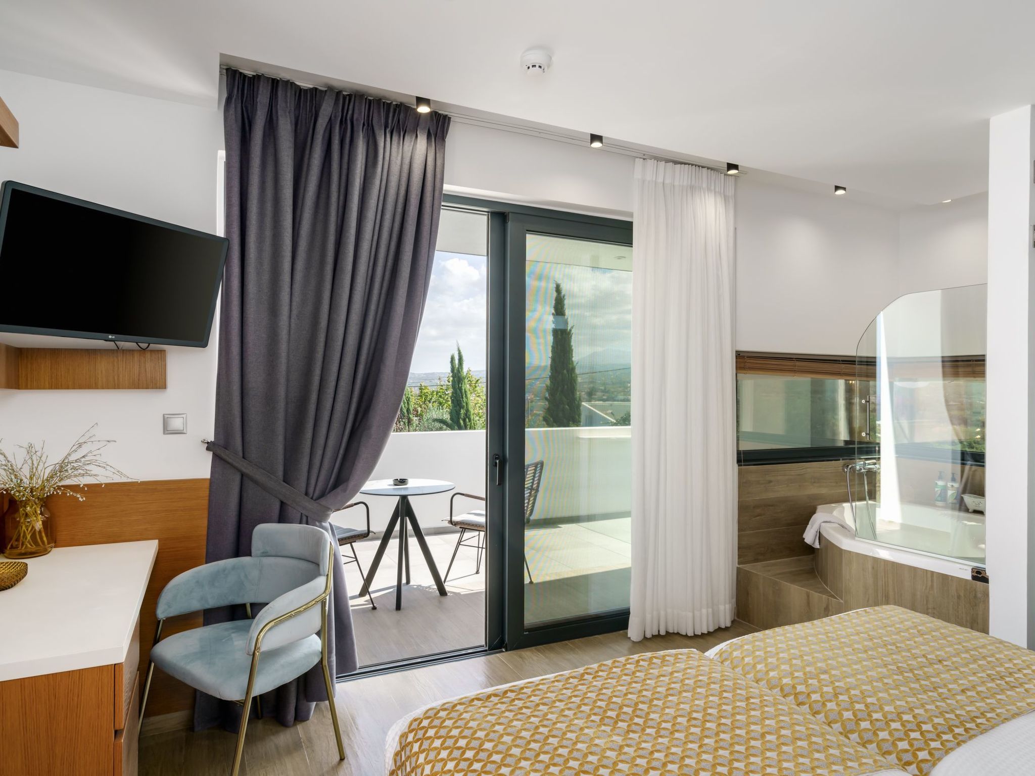 Lux-Villa mit Innen- und Außenpool, BBQ und Fitnessraum-Inside