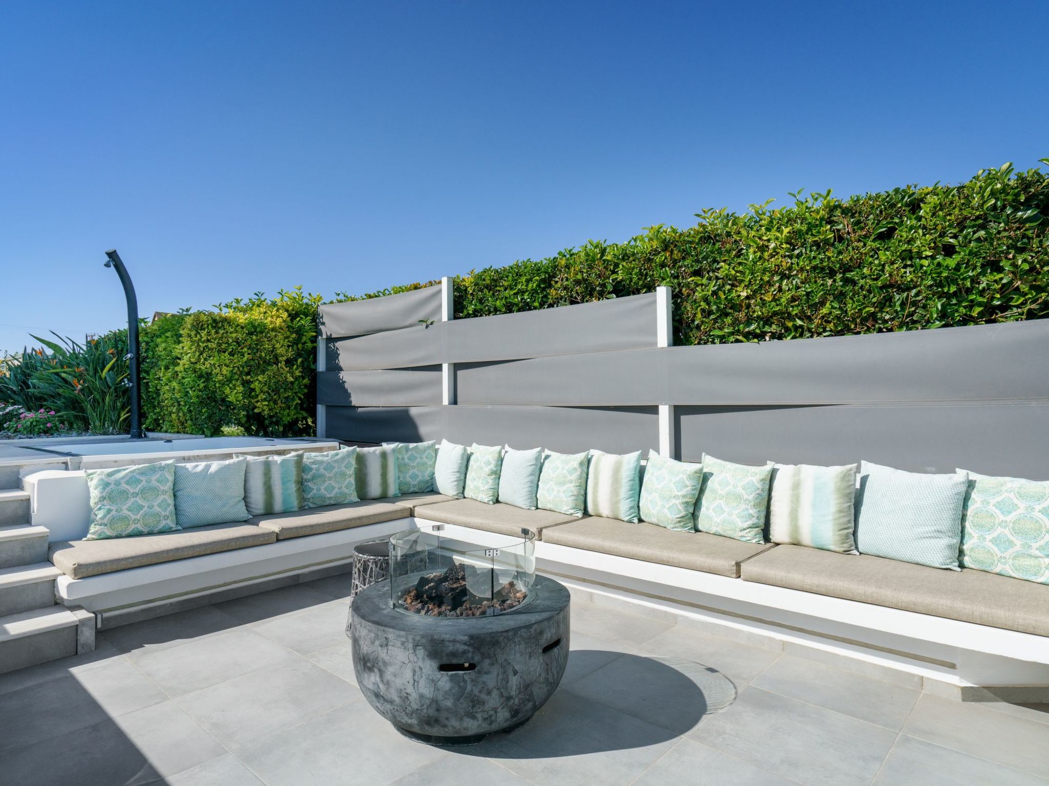 Lux-Villa mit Innen- und Außenpool, BBQ und Fitnessraum-Inside