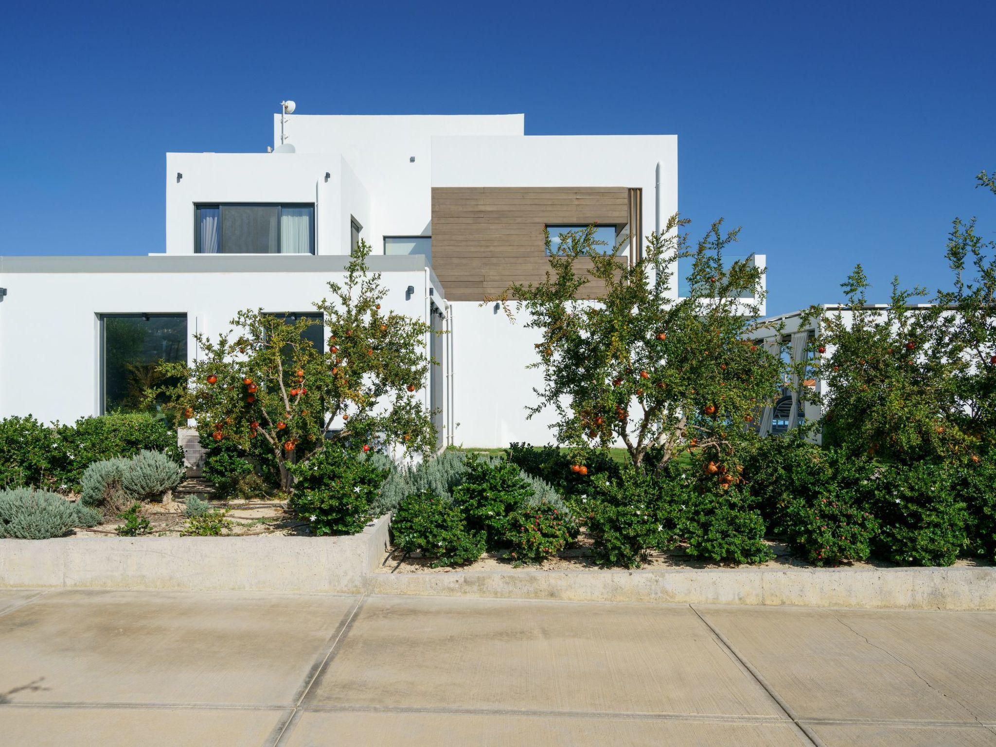 Lux-Villa mit Innen- und Außenpool, BBQ und Fitnessraum-Image-tags.info