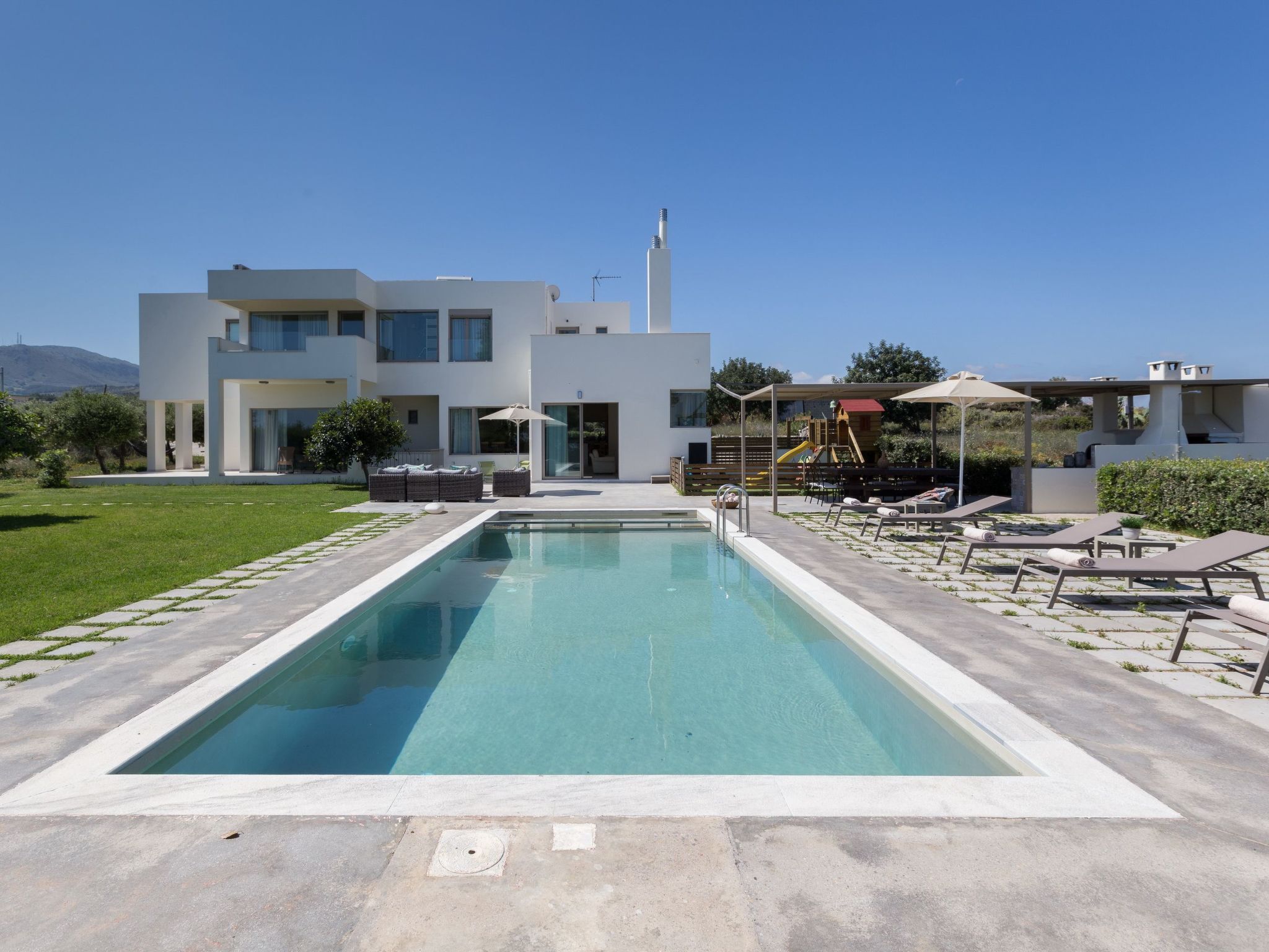 Lux Villa, Beheizter Pool-2km zum Strand,Kinderbereich — Terrace (2 of 39)