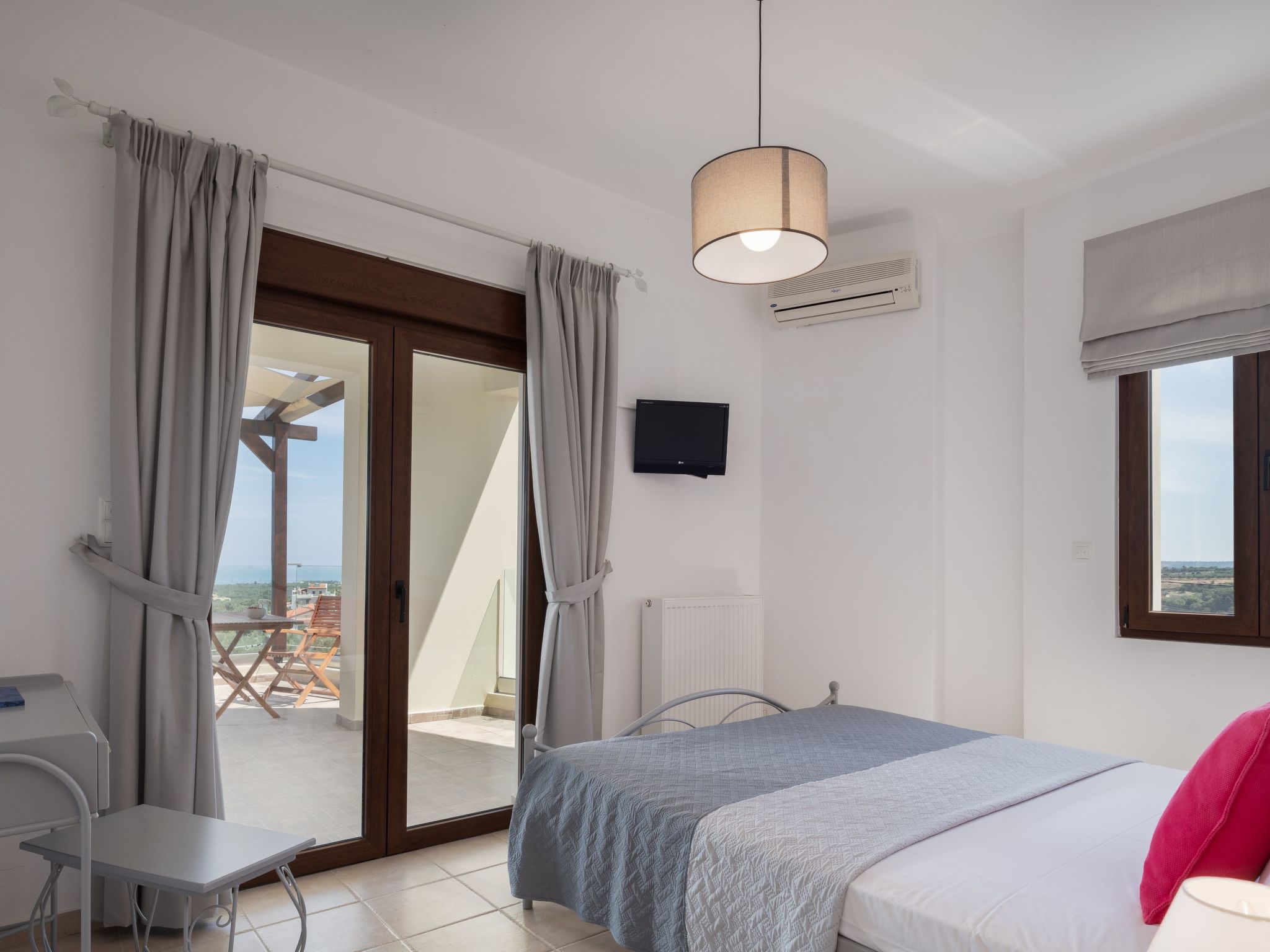 Ferienvilla "Rousa" mit Bergblick-Inside