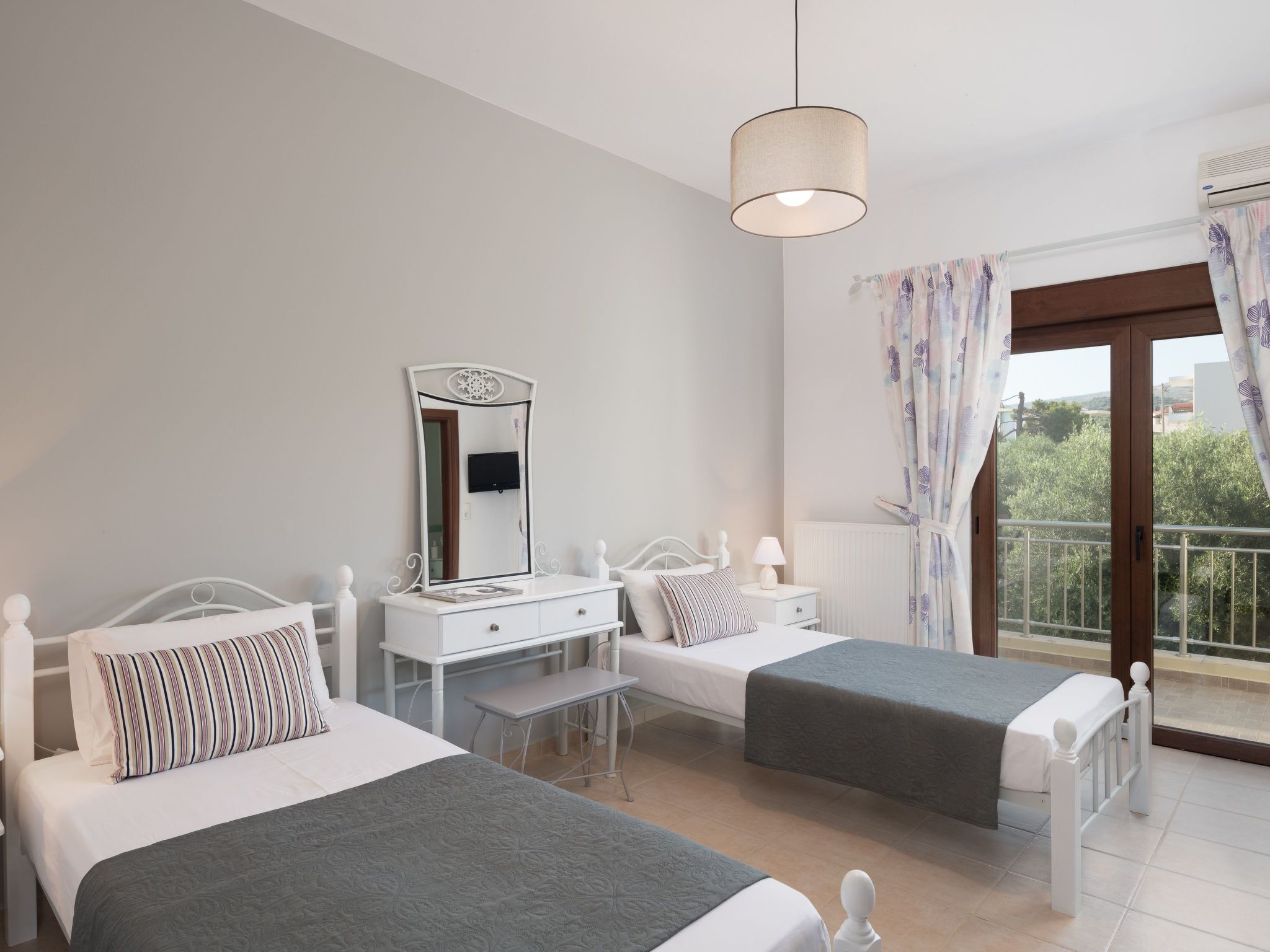 Ferienvilla "Rousa" mit Bergblick-Inside