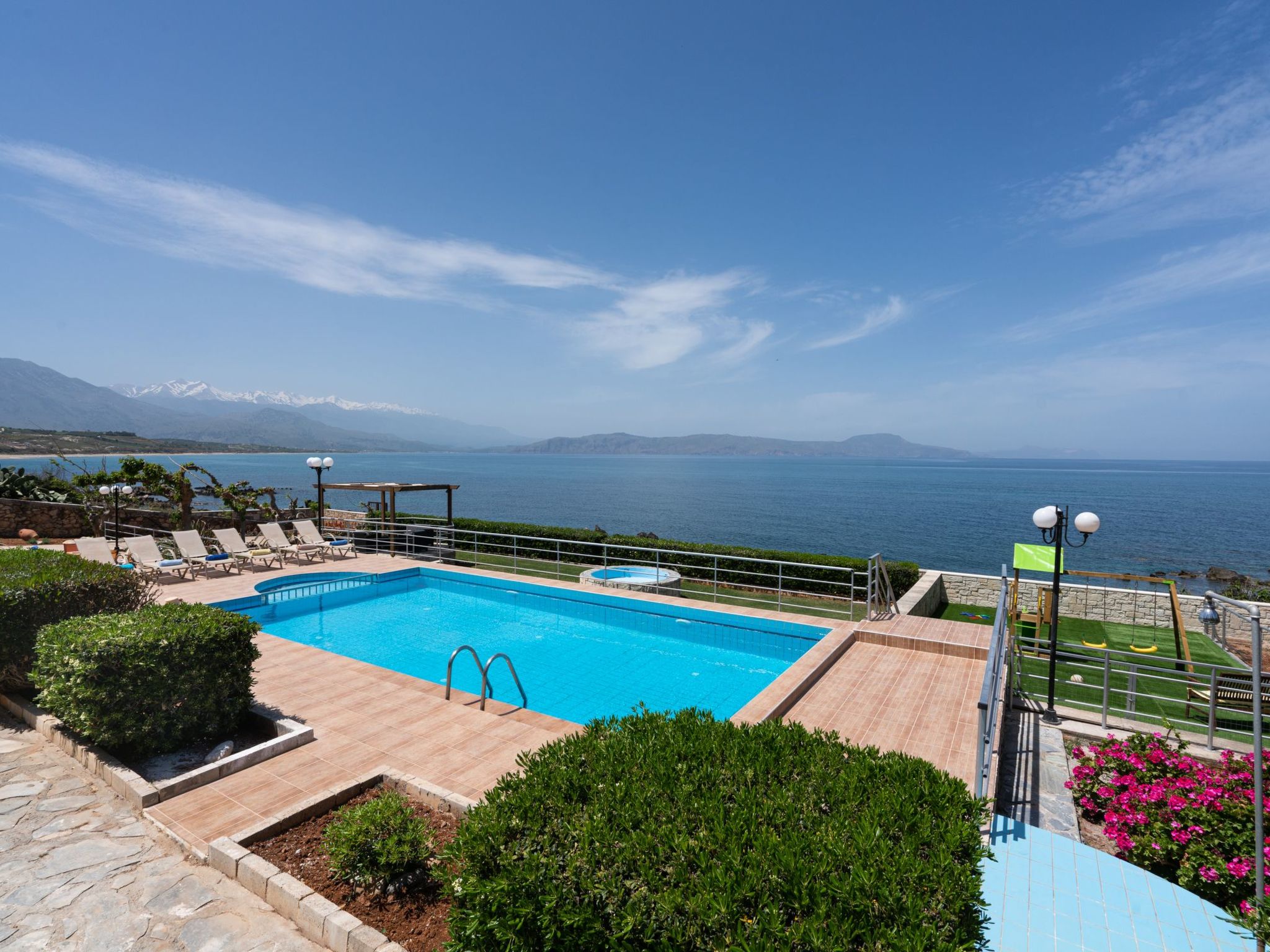 Villa am Strand mit privatem Swimmingpool und Me