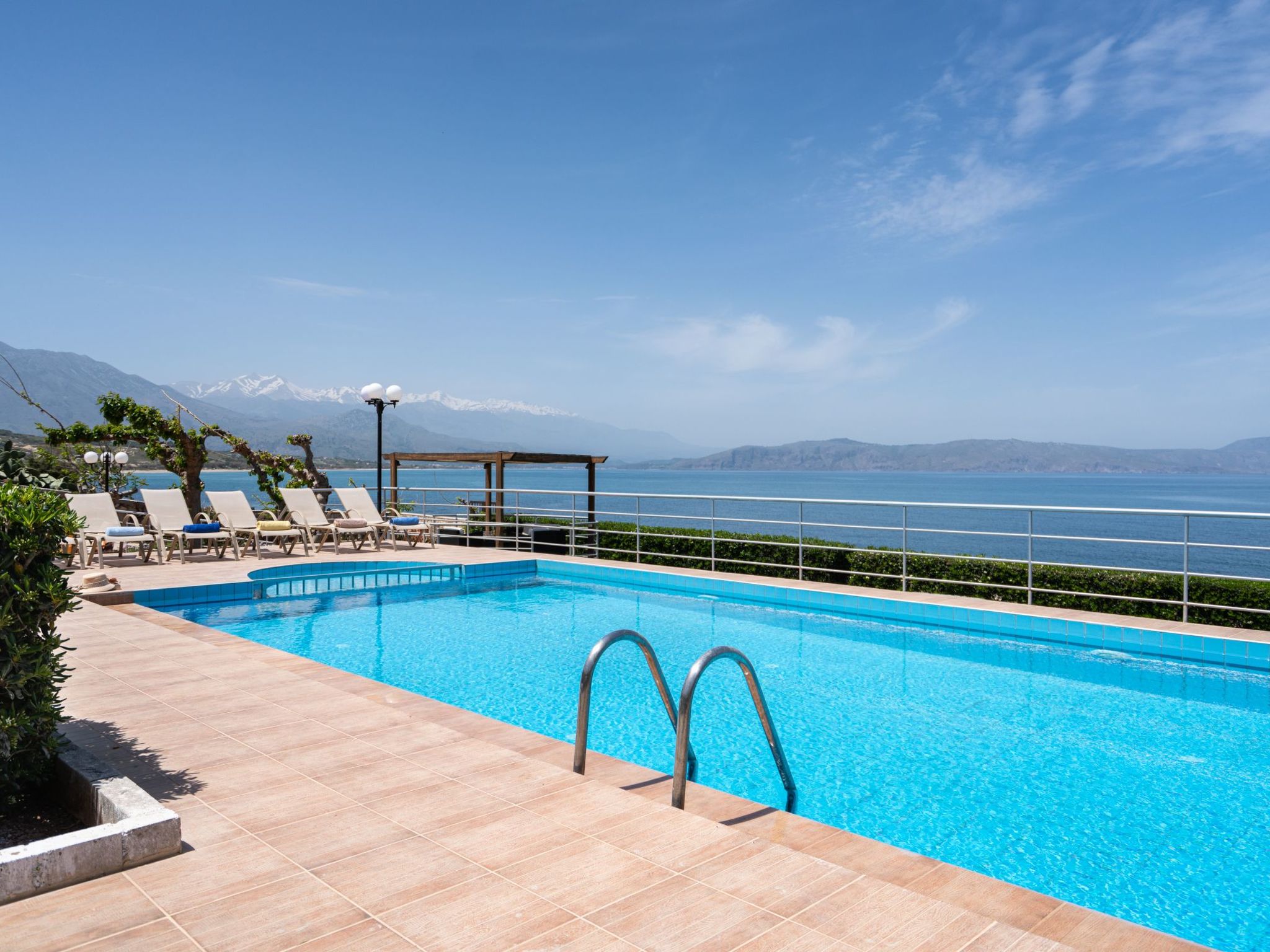 Villa am Strand mit privatem Swimmingpool und Meerblick-Image-tags.info