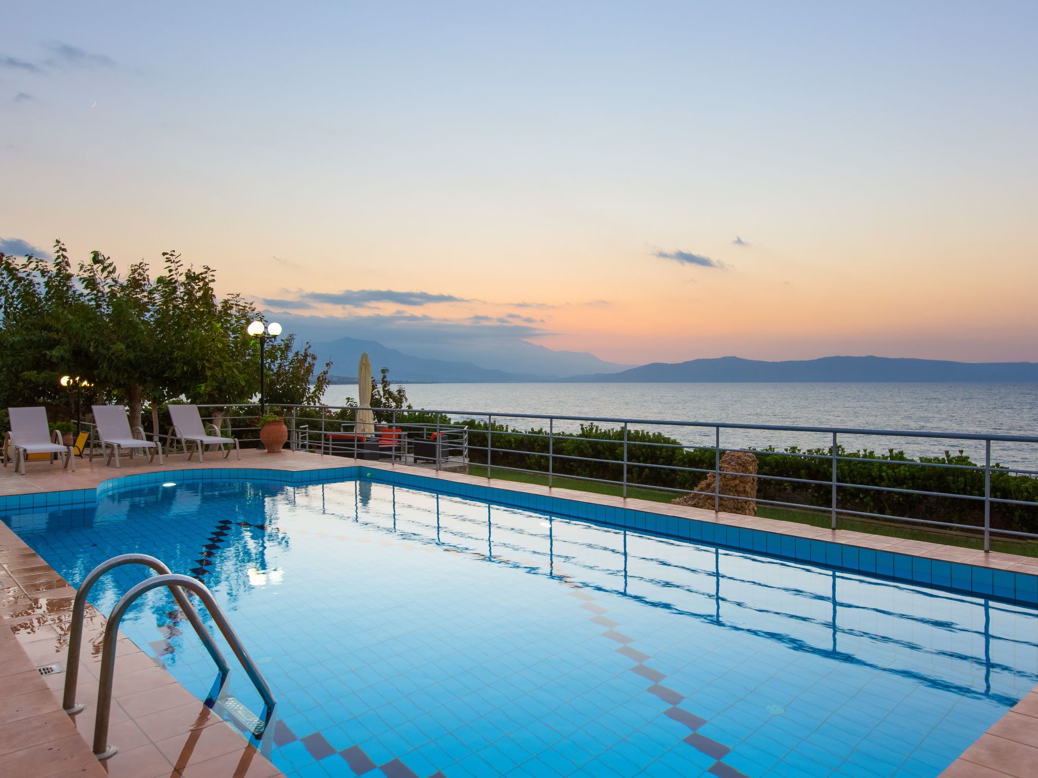 Villa am Strand mit privatem Swimmingpool und Meerblick-Draußen