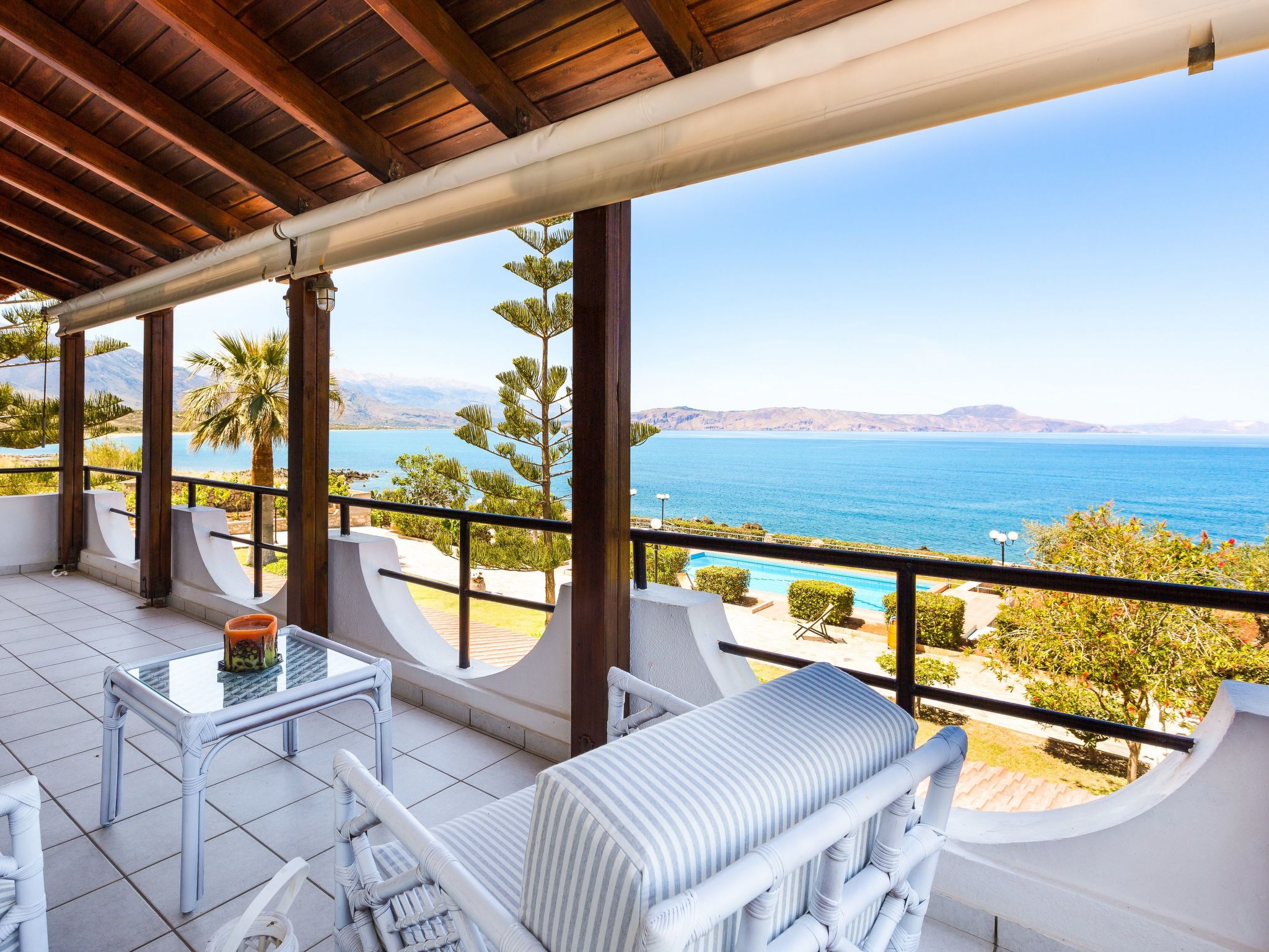 Villa am Strand mit privatem Swimmingpool und Meerblick-Image-tags.info