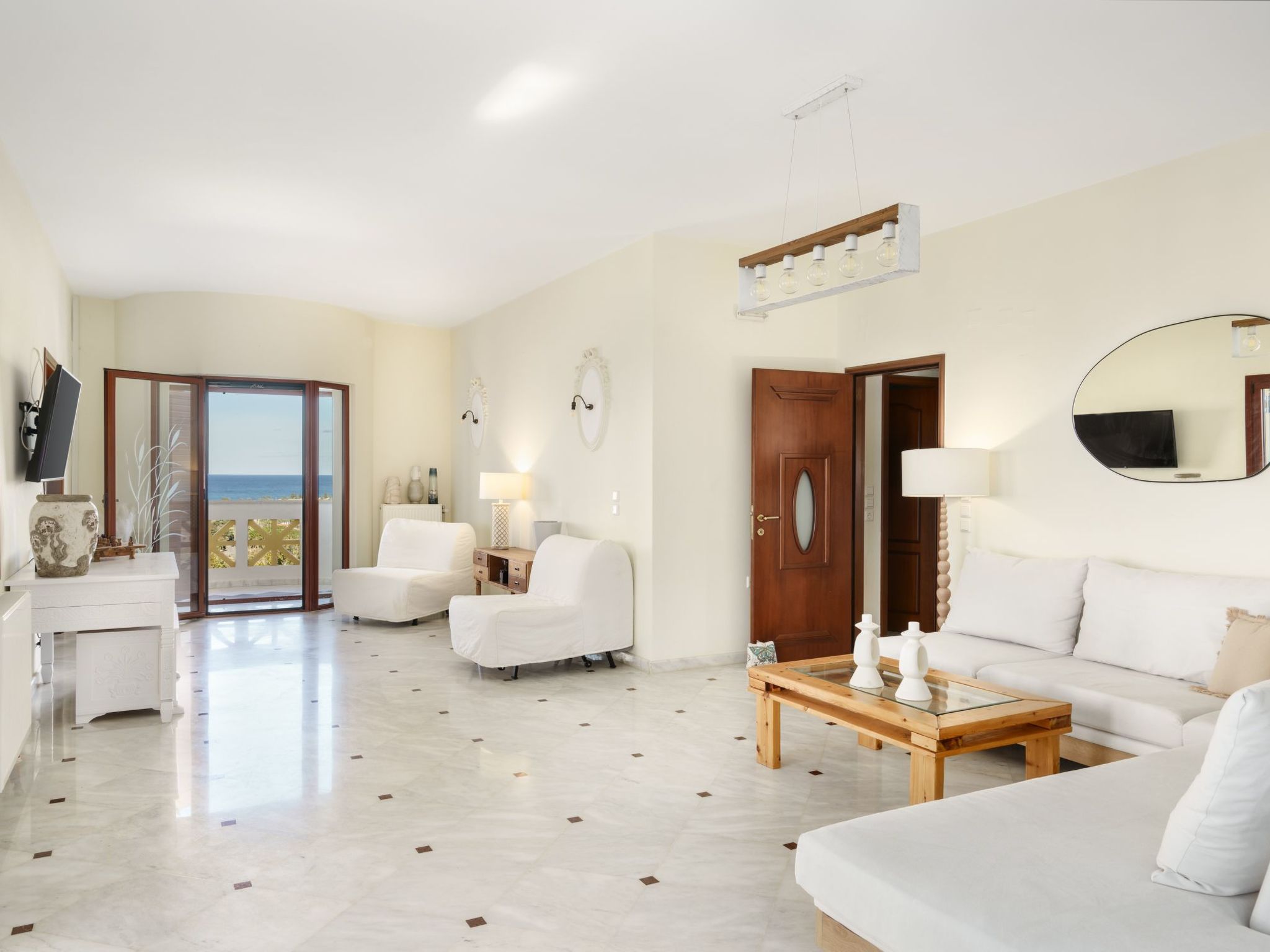 Villa mit Meerblick und privatem Pool, BBQ 1,5km vom Strand entfernt