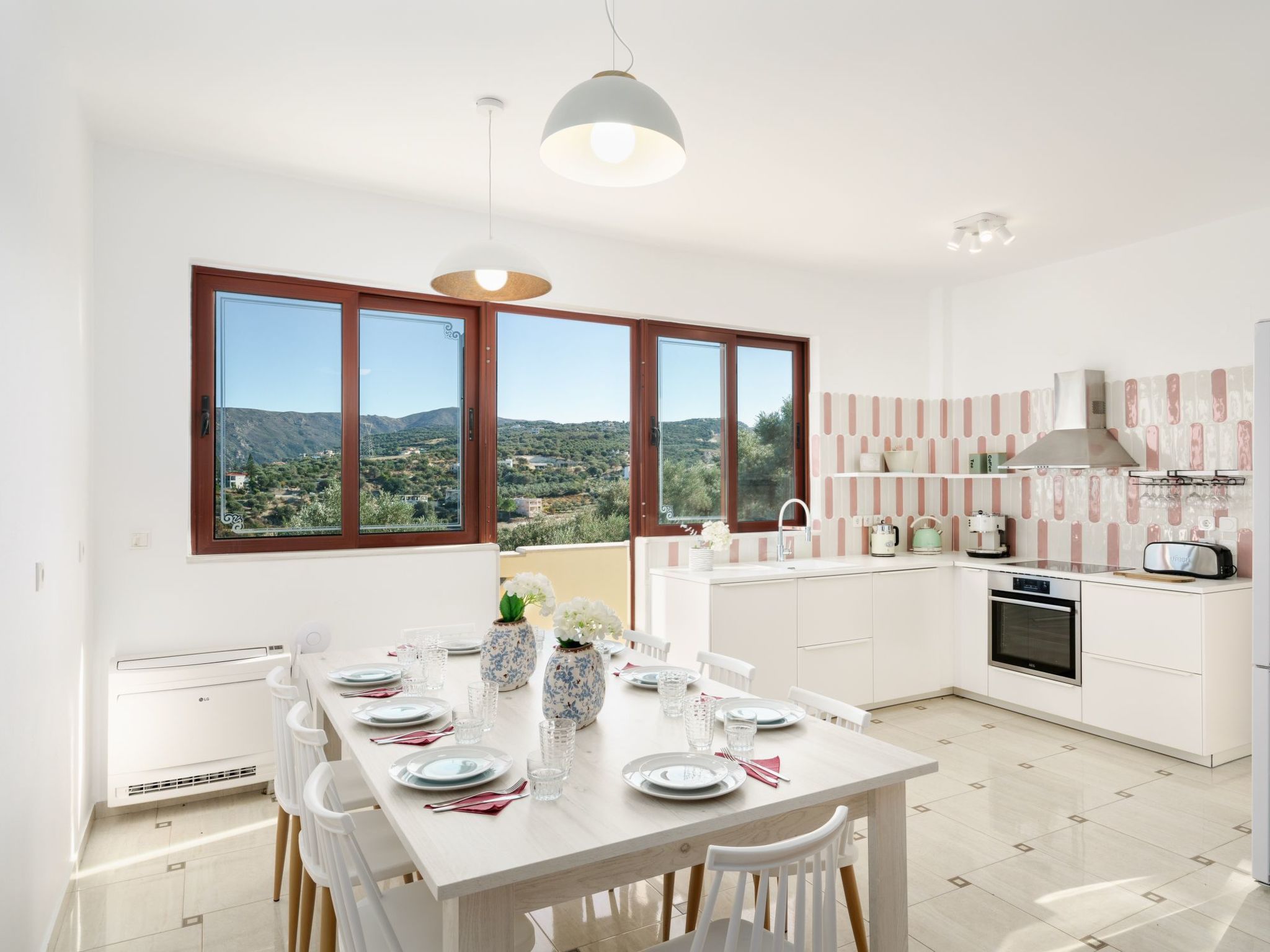 Villa mit Meerblick und privatem Pool, BBQ 1,5km vom Strand entfernt