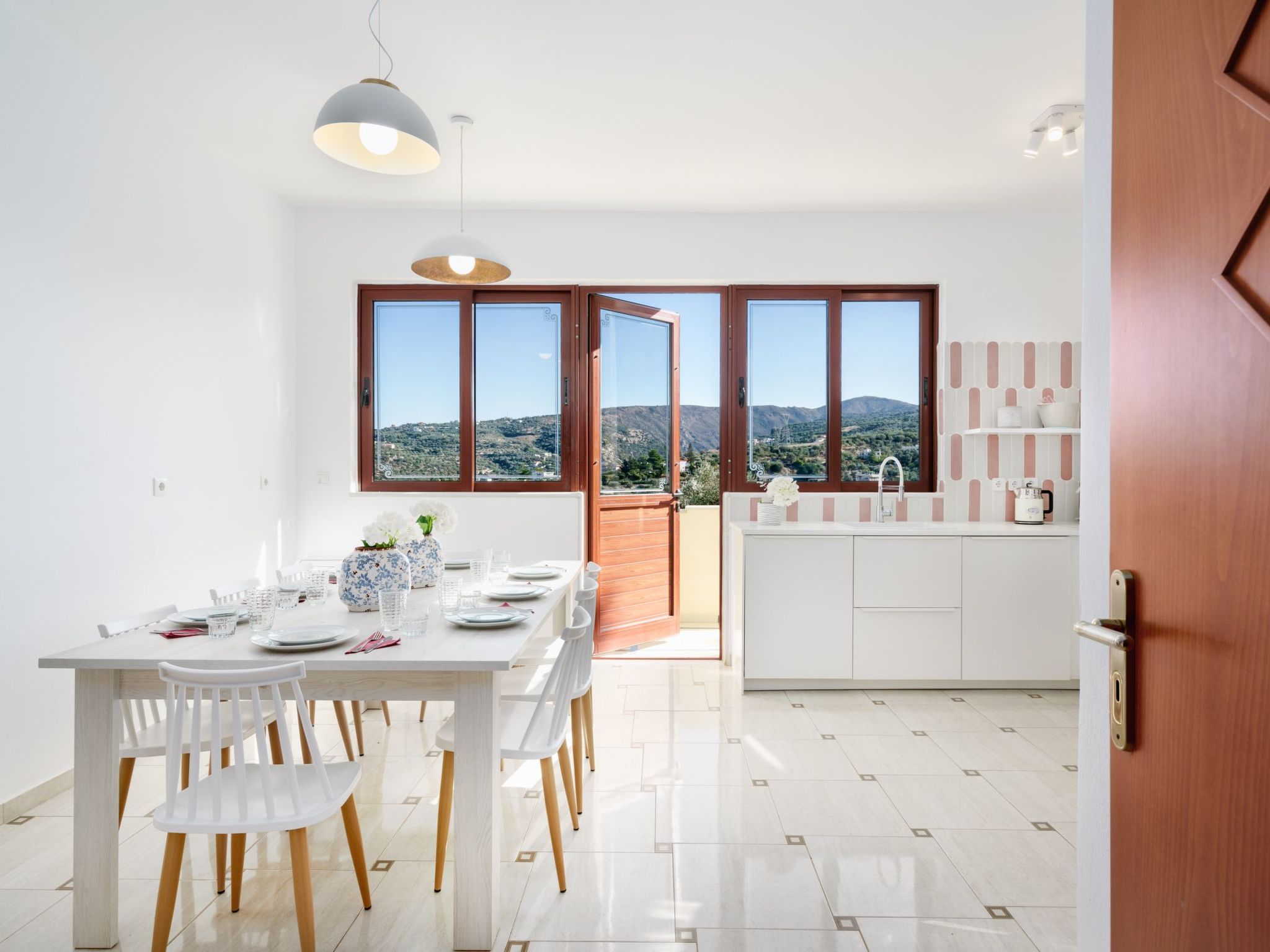 Villa mit Meerblick und privatem Pool, BBQ 1,5km vom Strand entfernt-Image-tags.info