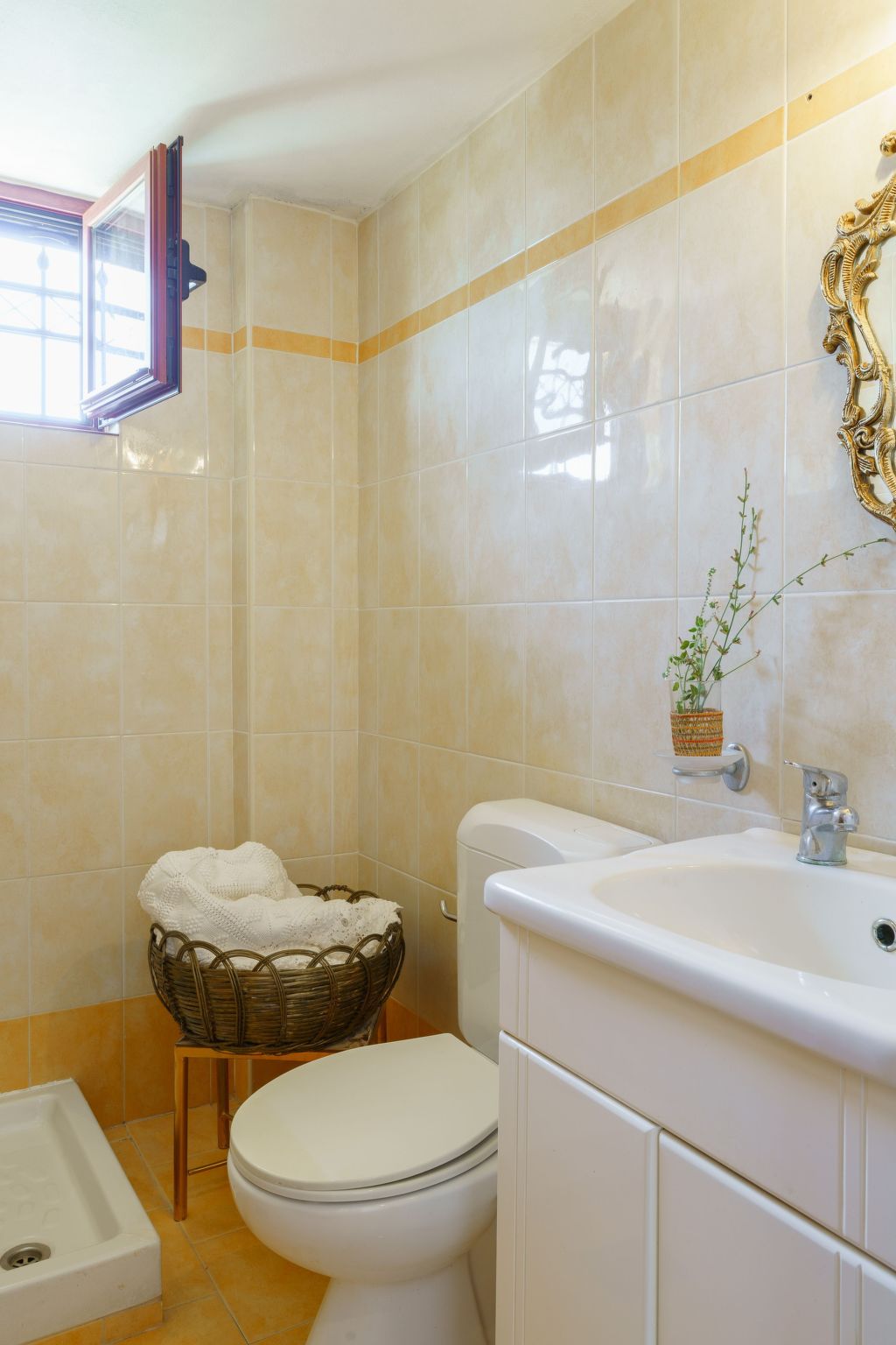 Villa mit Meerblick und privatem Pool, BBQ 1,5km vom Strand entfernt-Drinnen