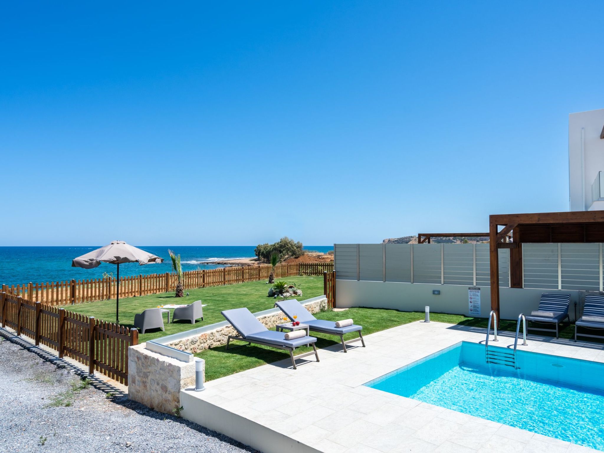 Villa am Strand in Rethymno mit privatem Pool-Outside