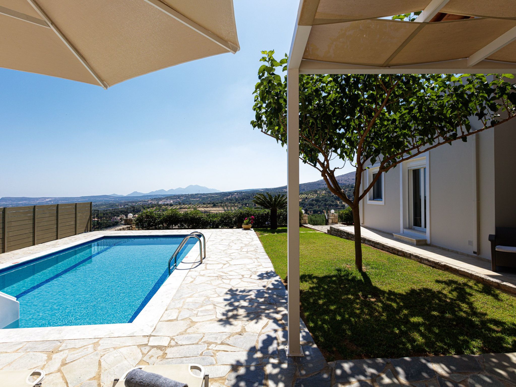 Entspannen Sie sich in der Villa mit privatem Pool, BBQ und Tischtennisplatte