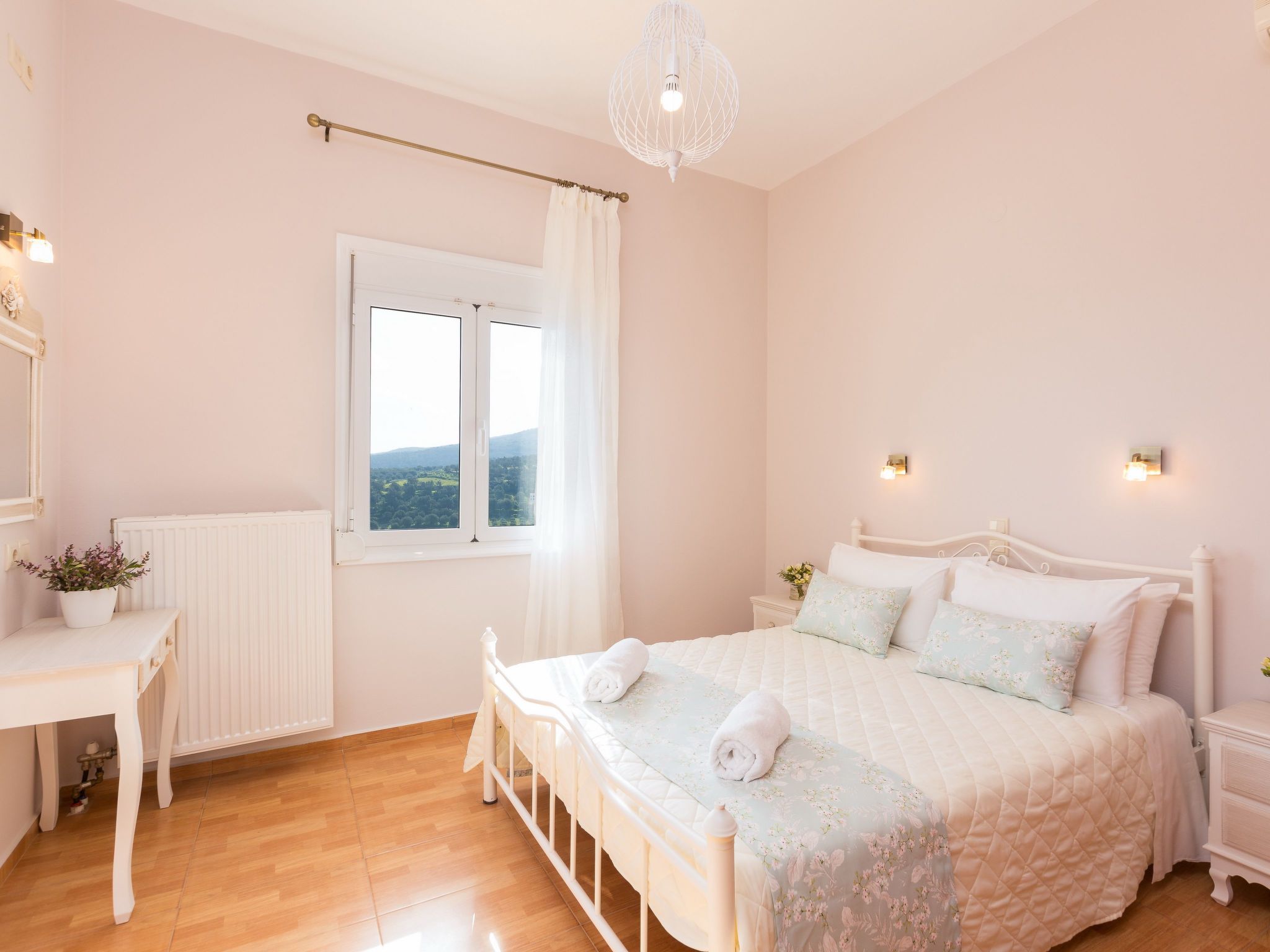 Entspannen Sie sich in der Villa mit privatem Pool, BBQ und Tischtennisplatte-Inside