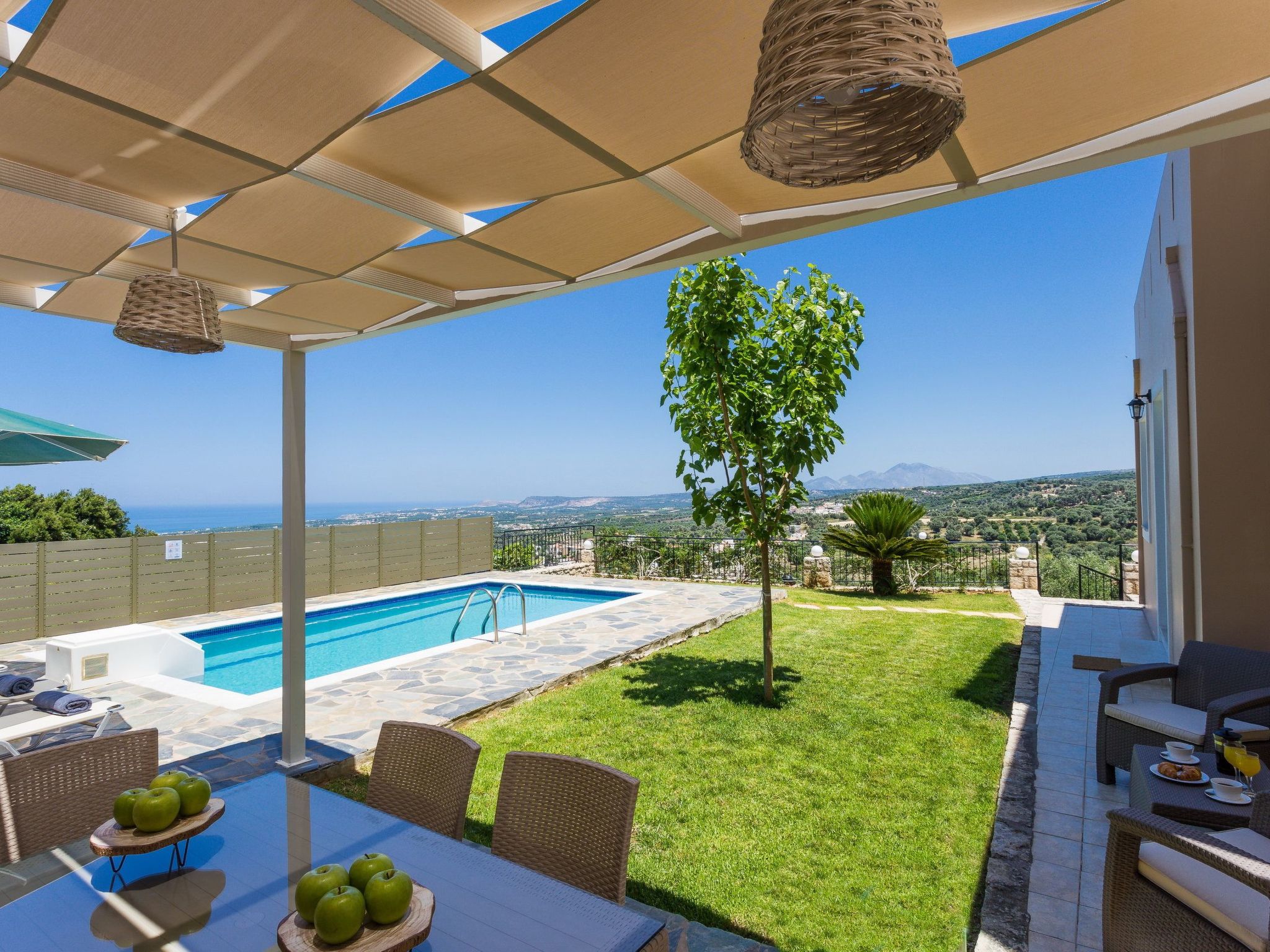 Entspannen Sie sich in der Villa mit privatem Pool, BBQ und Tischtennisplatte-Outside