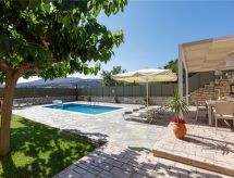 Ruhige Villa mit privatem Pool, BBQ und Kinderbereich