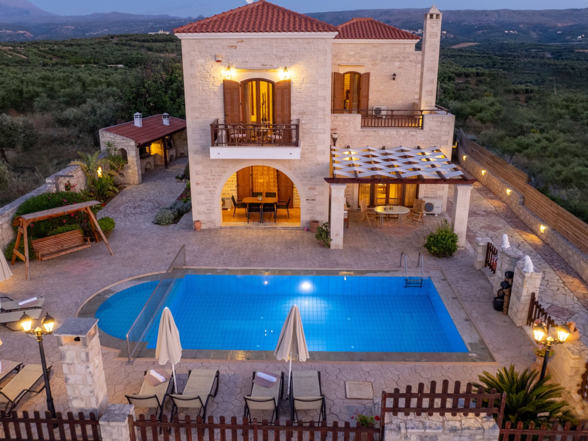 Familienfreundliche Villa mit Pool, BBQ, Kinderbereich-Image-tags.info