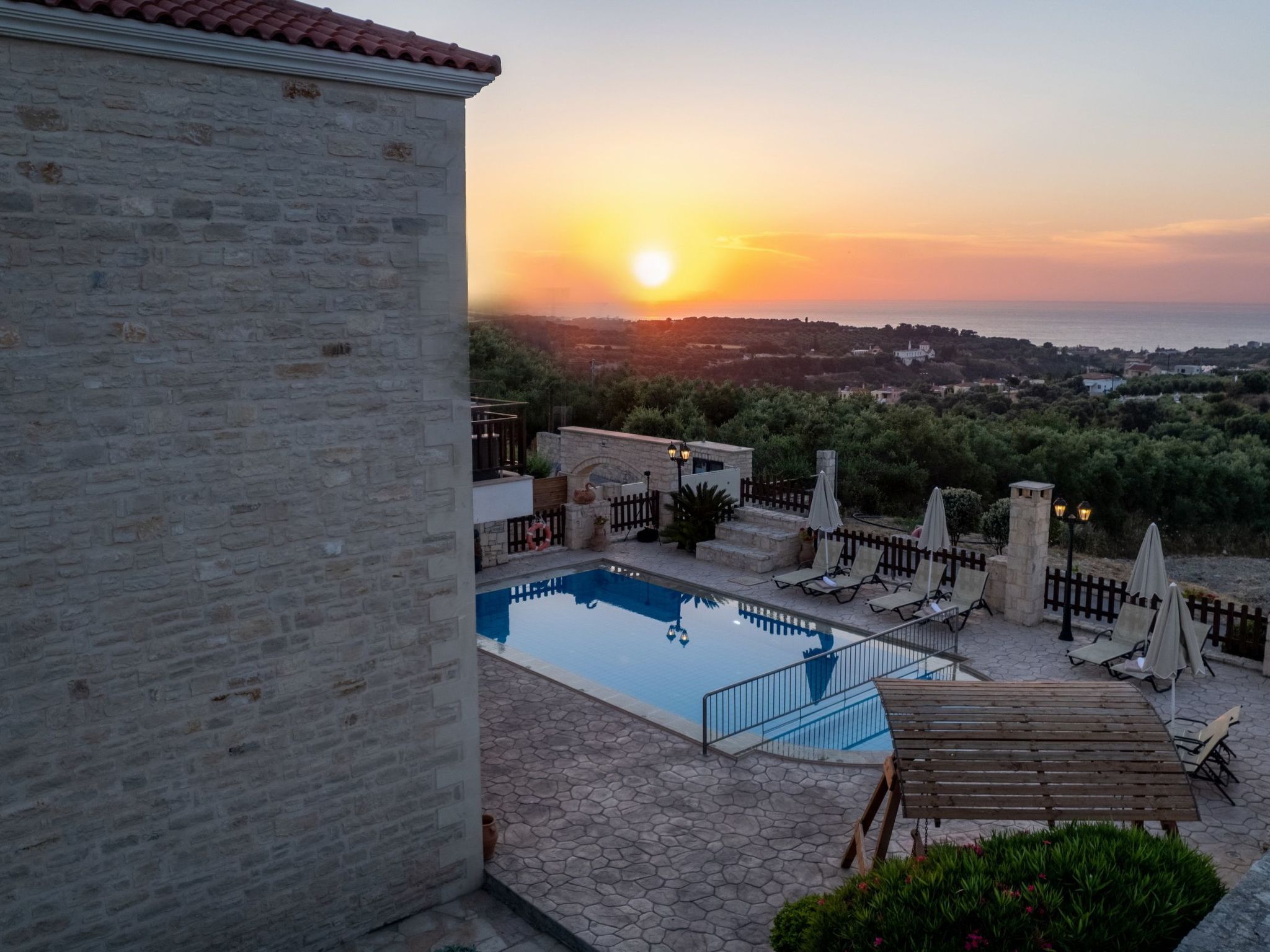 Familienfreundliche Villa mit Pool, BBQ, Kinderbereich-Outside