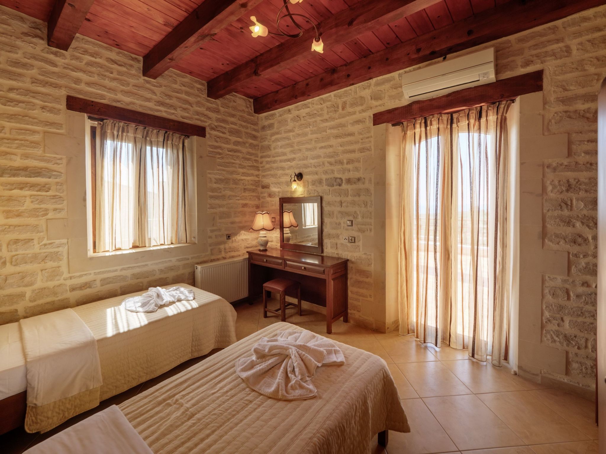 Familienfreundliche Villa mit Pool, BBQ, Kinderbereich-Inside