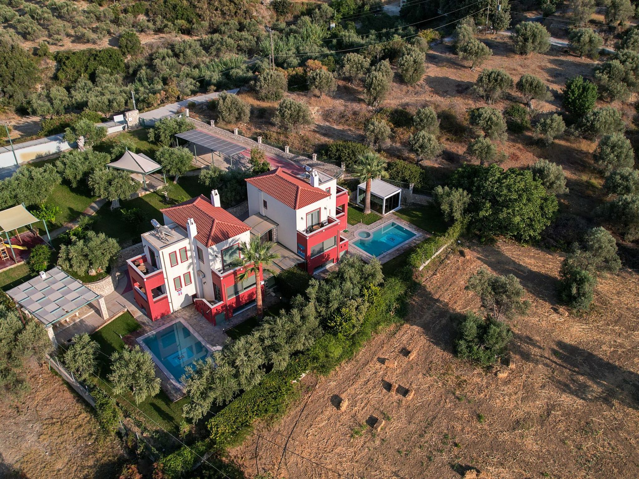 Neue Familienvillen mit 2 privaten Pools, Spielzimmer