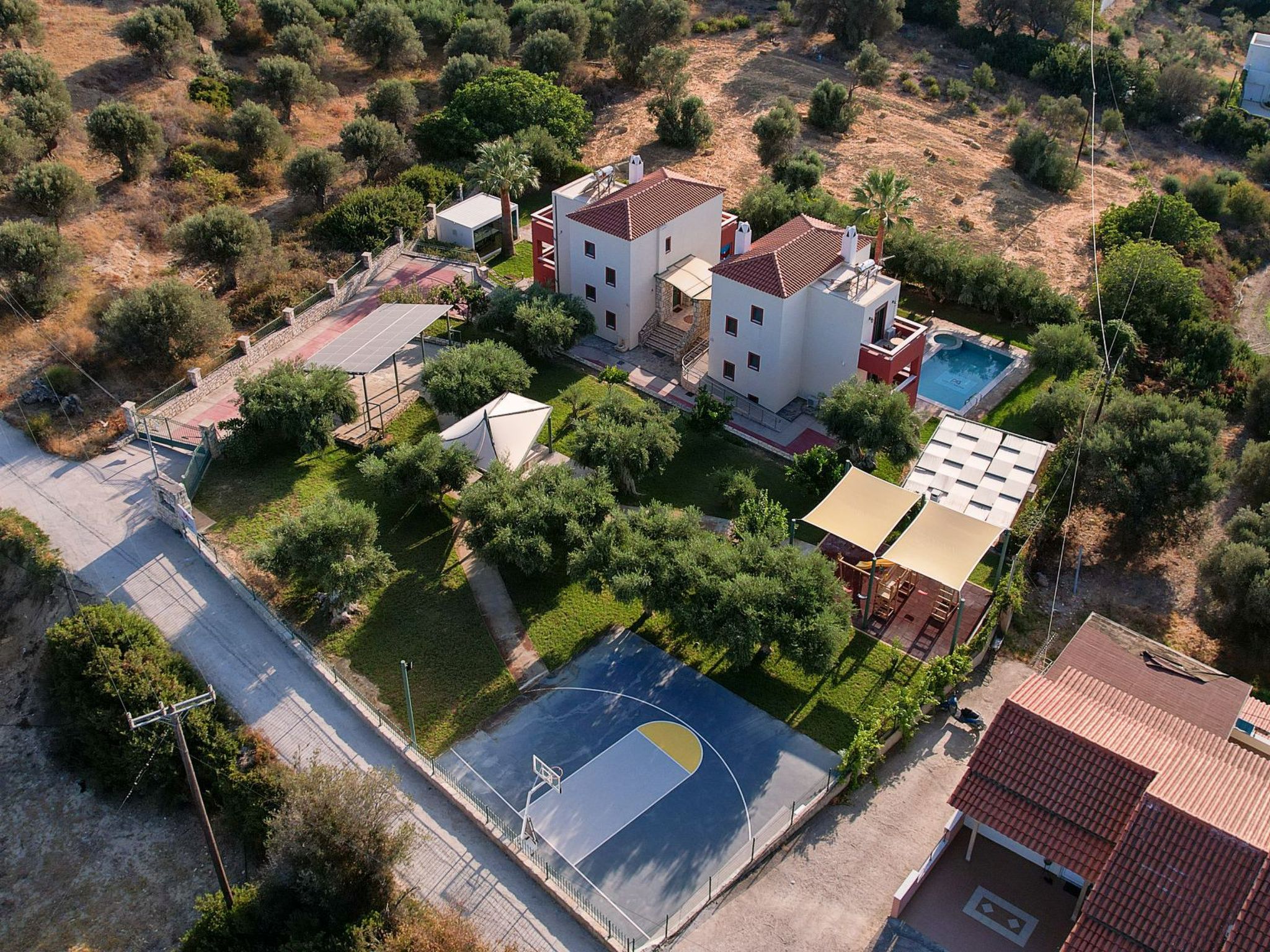 Neue Familienvillen mit 2 privaten Pools, Spielzimmer-Draußen