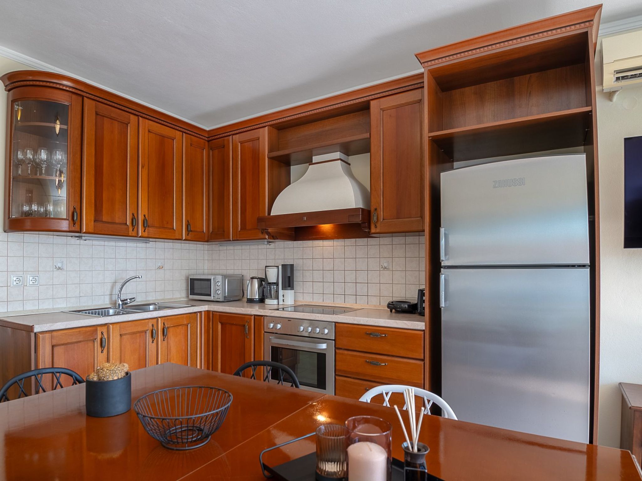 Neue Familienvillen mit 2 privaten Pools, Spielzimmer-Drinnen