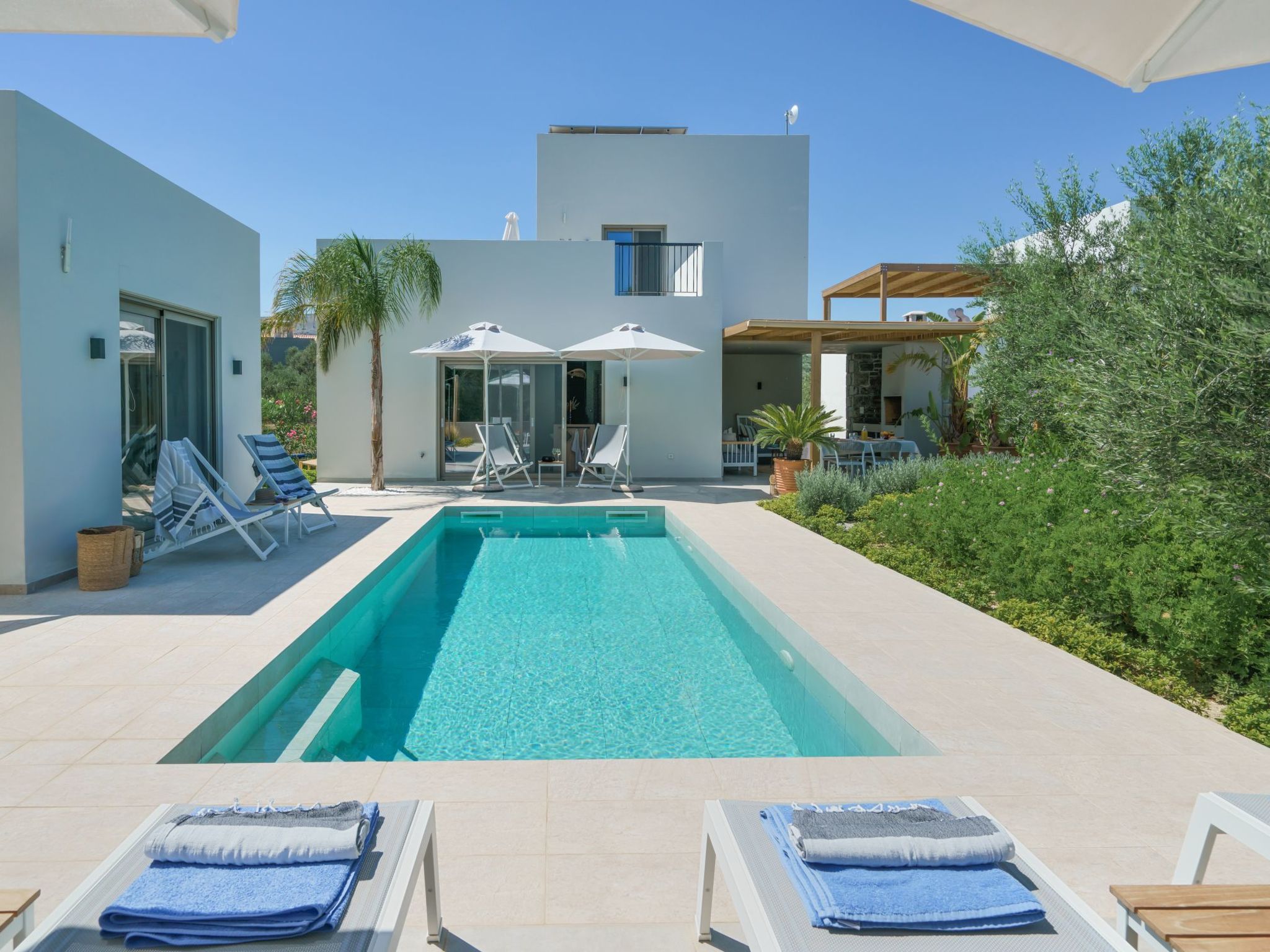 Neue moderne Villa Tessera mit privatem Pool und Grillplatz