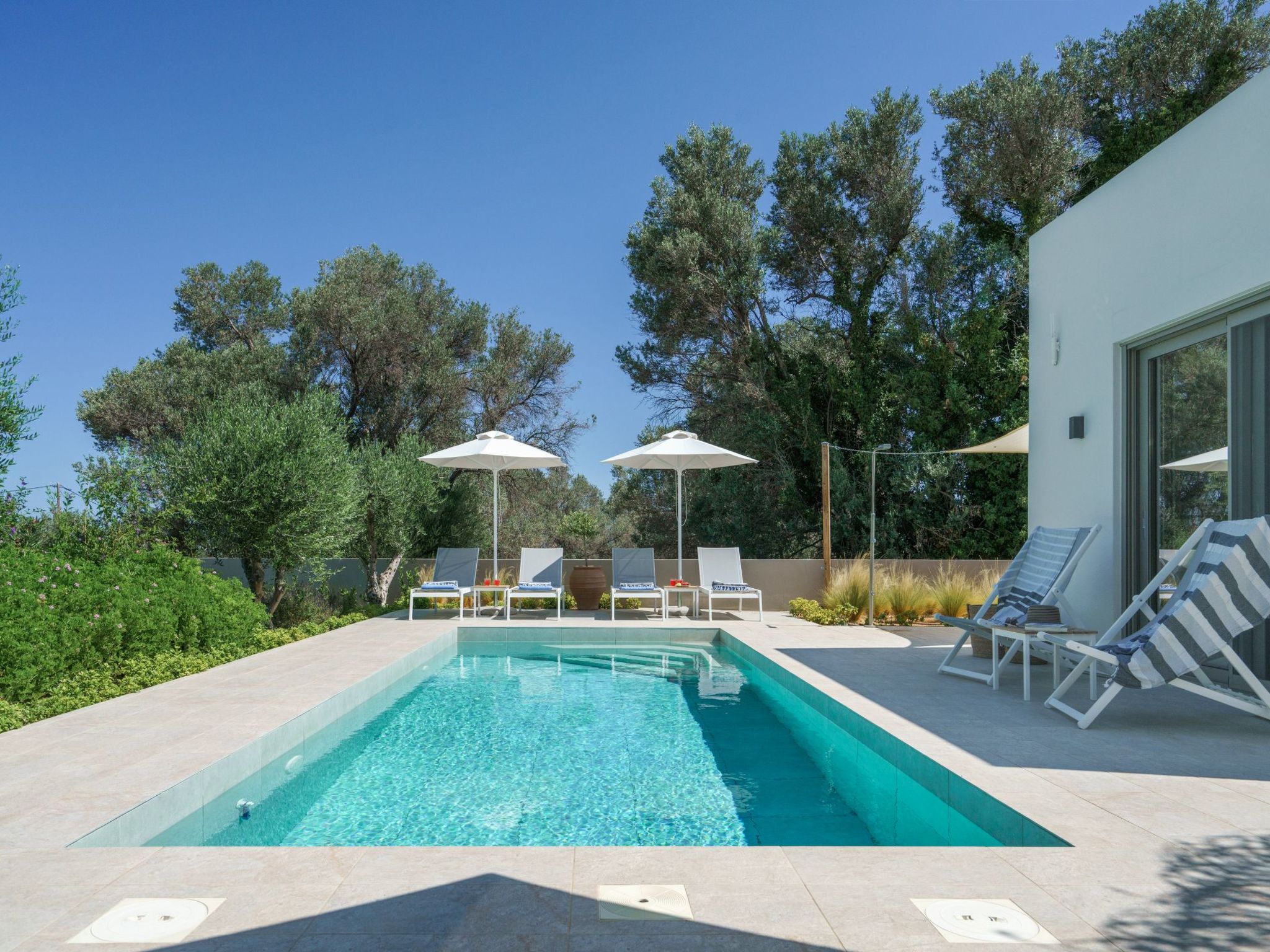 Neue moderne Villa Tessera mit privatem Pool und Grillplatz-Outside