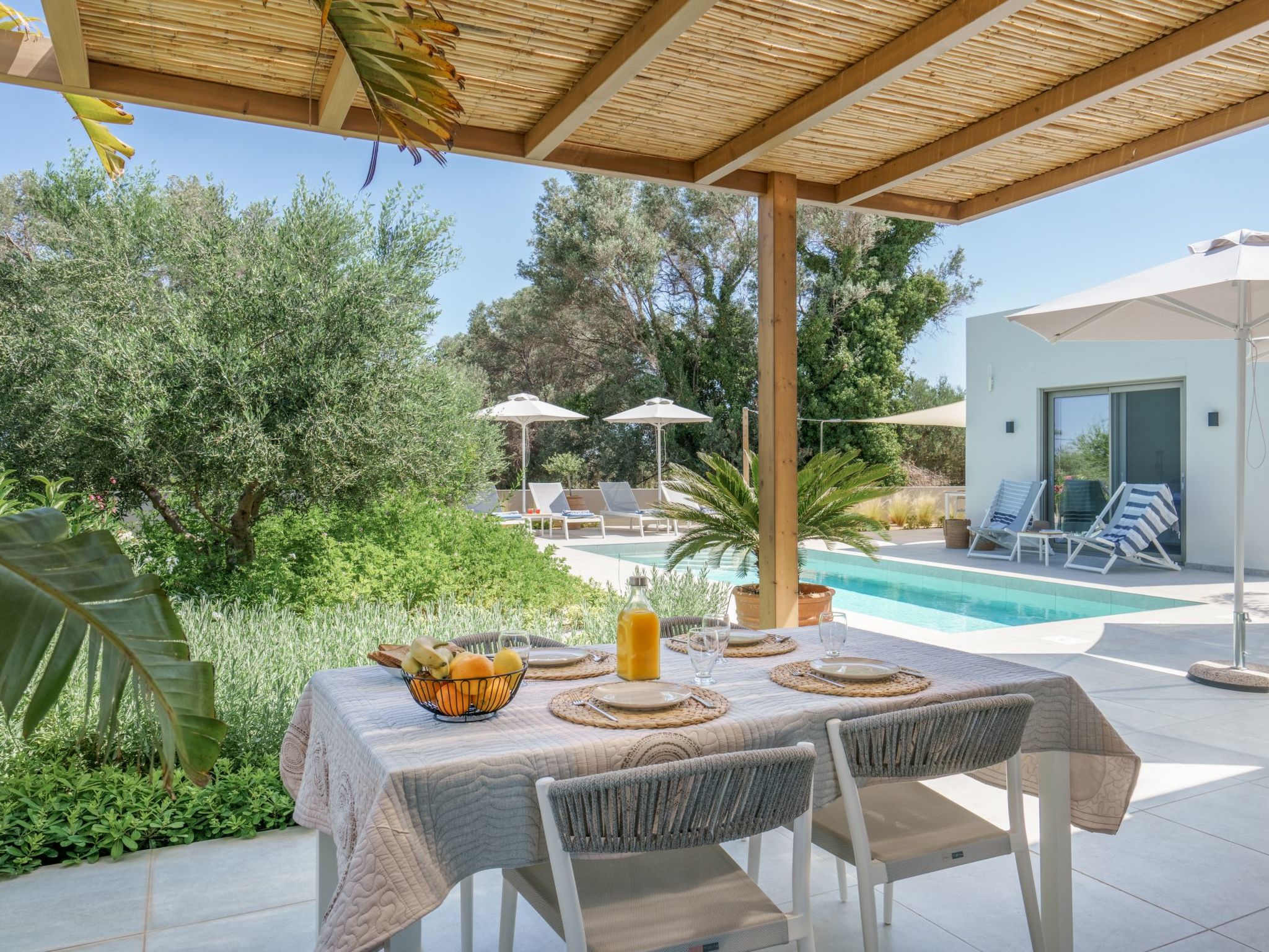 Neue moderne Villa Tessera mit privatem Pool und Grillplatz-Outside