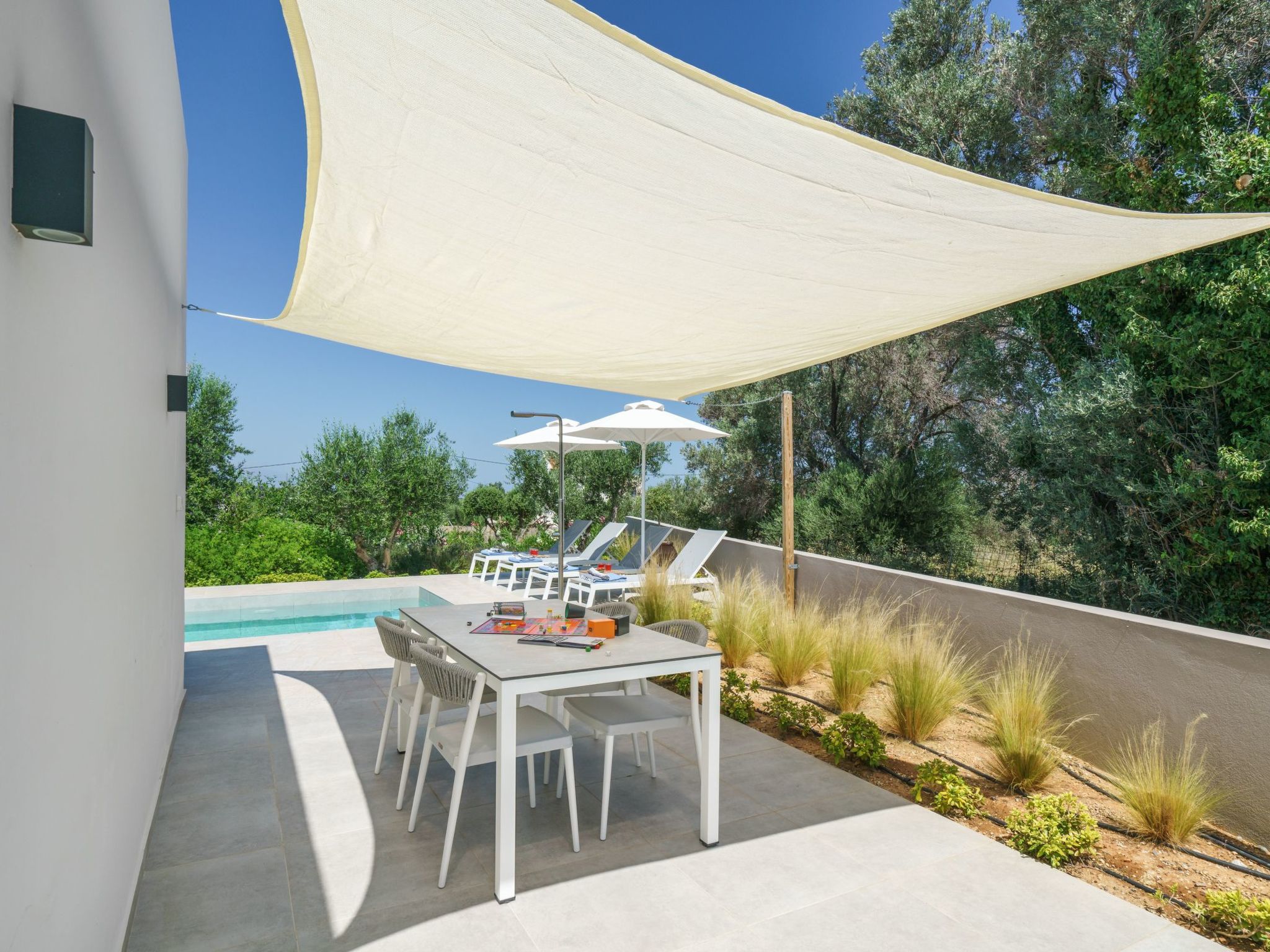 Neue moderne Villa Tessera mit privatem Pool und Grillplatz-Outside