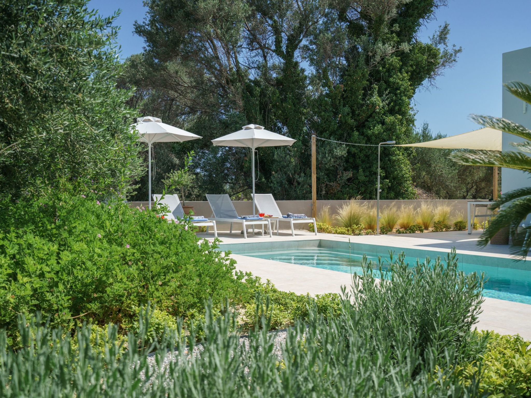 Neue moderne Villa Tessera mit privatem Pool und Grillplatz-Outside