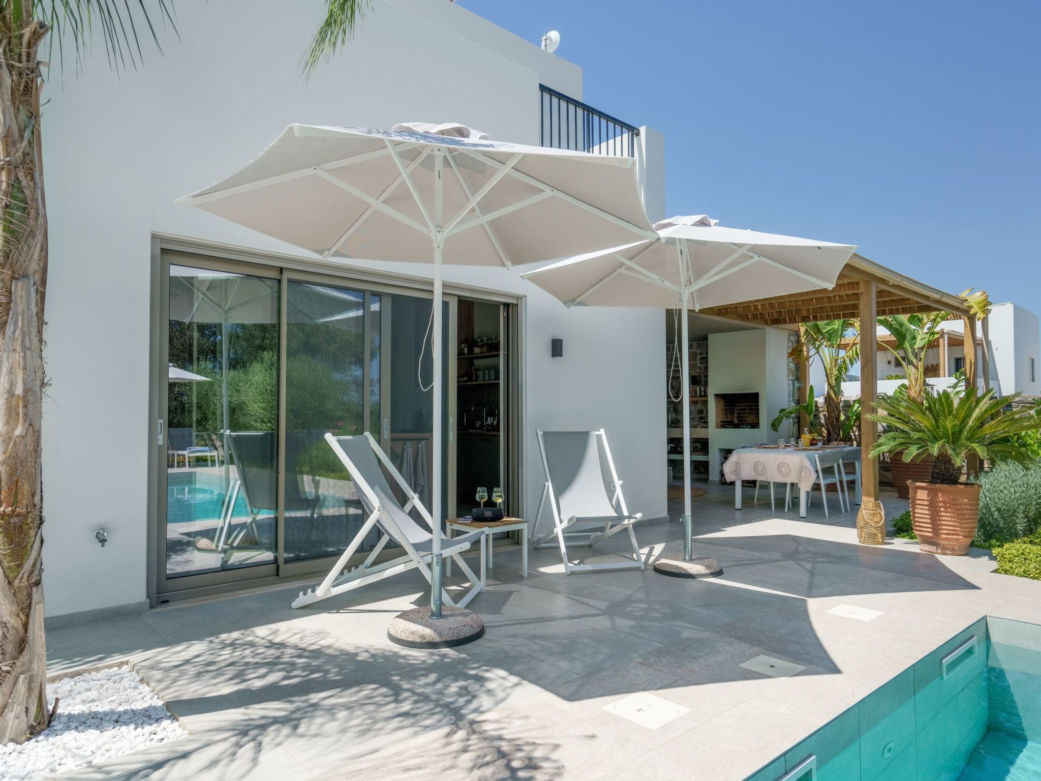 Neue moderne Villa Tessera mit privatem Pool und Grillplatz-Outside