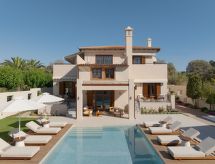Neu renovierte Familienvilla mit privatem Pool BBQ