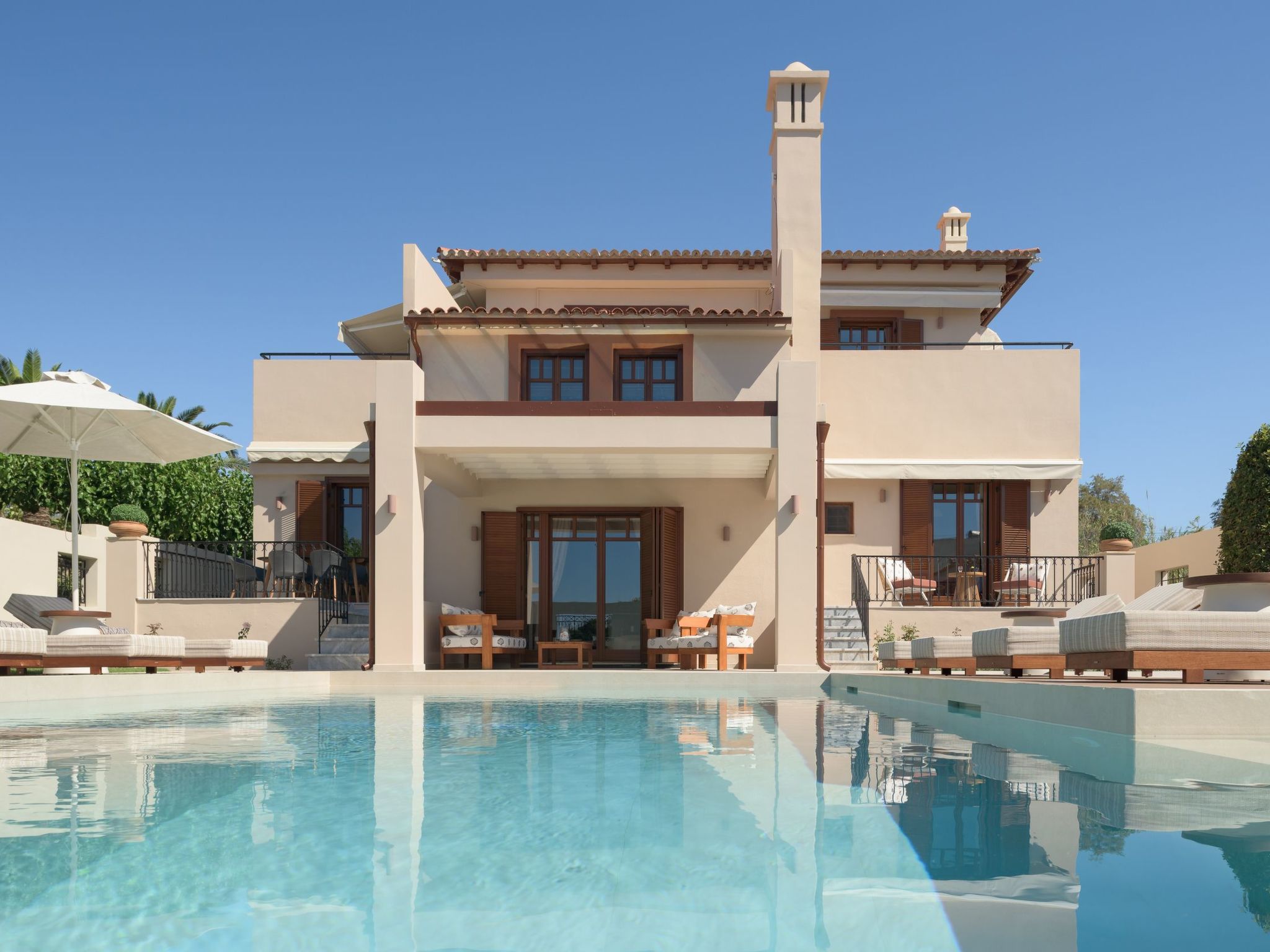 Neu renovierte Familienvilla mit privatem Pool BBQ-Outside