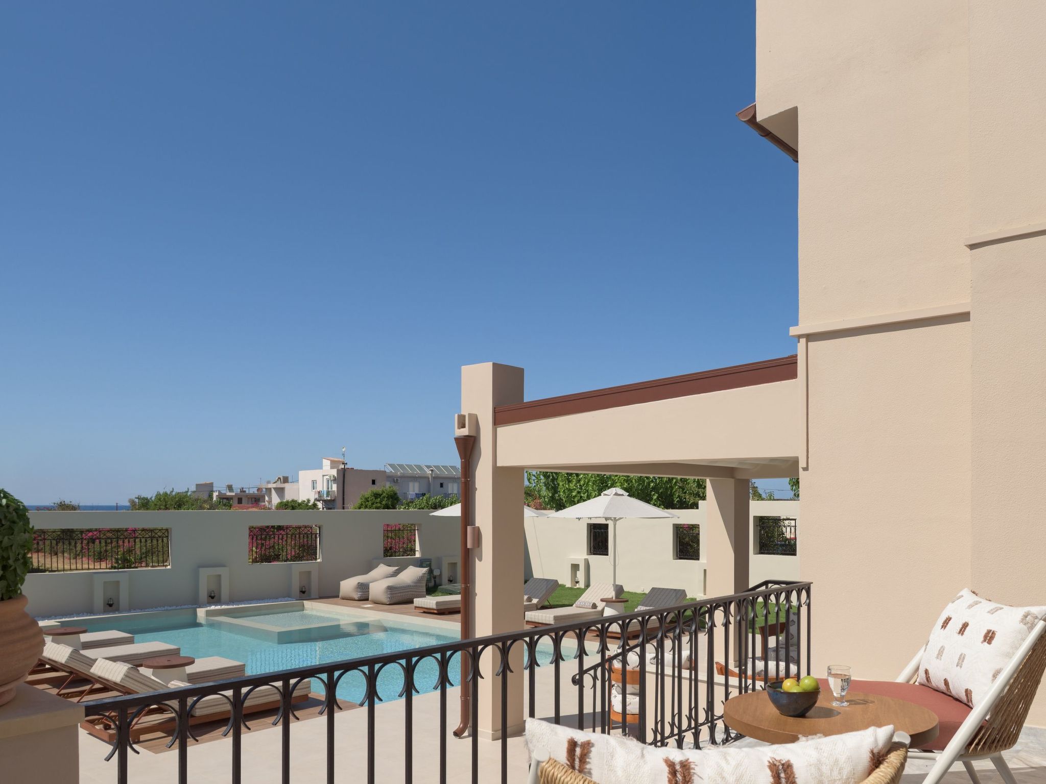 Neu renovierte Familienvilla mit privatem Pool BBQ-Outside