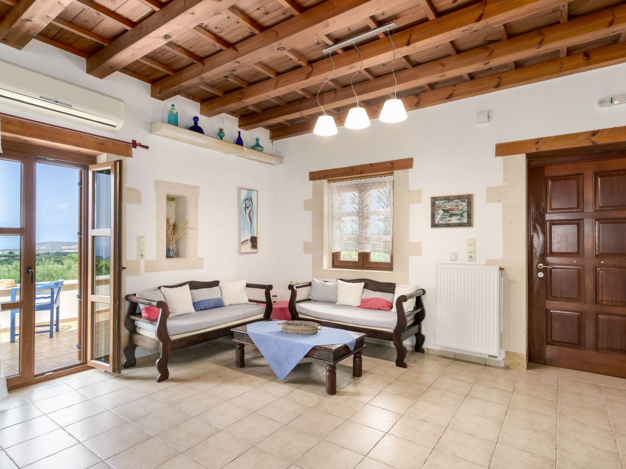 Villa "Arodamos" mit Garten, Grill und Terrasse-Inside