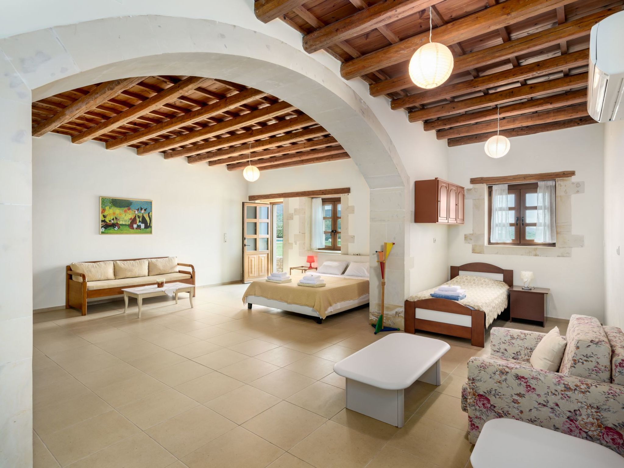 Villa "Arodamos" mit Garten, Grill und Terrasse-Inside