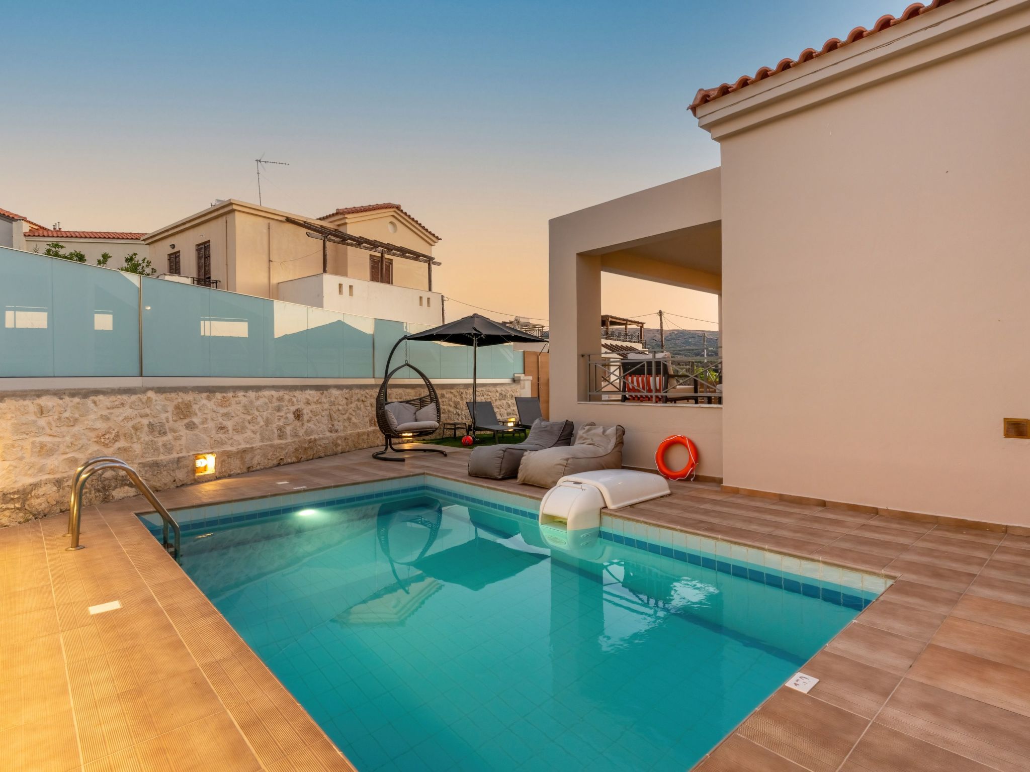 3-Schlafzimmer-Villa mit privatem Pool und Ladegerät für Elektroautos