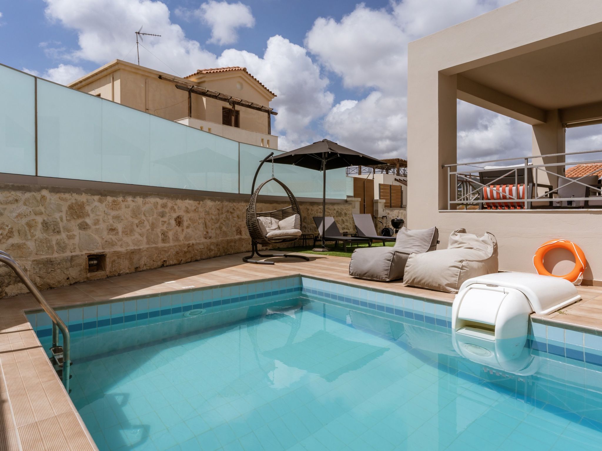 3-Schlafzimmer-Villa mit privatem Pool und Ladegerät für Elektroautos