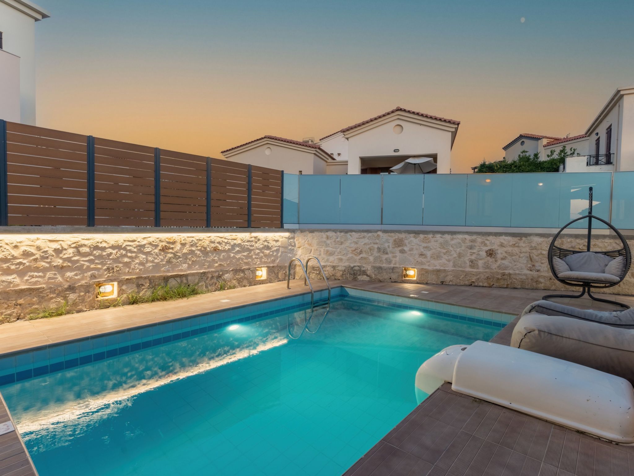 3-Schlafzimmer-Villa mit privatem Pool und Ladegerät für Elektroautos-Outside