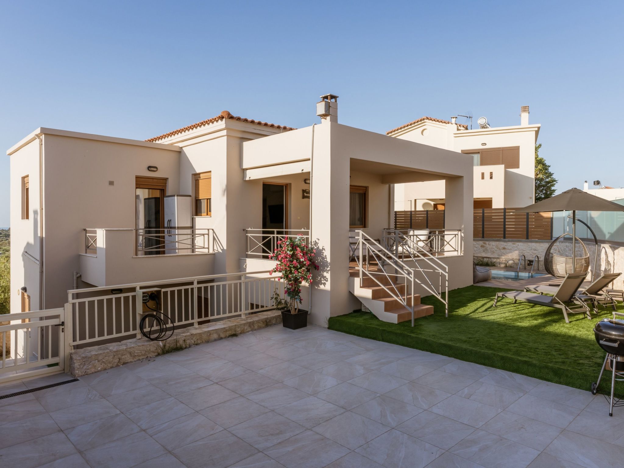 3-Schlafzimmer-Villa mit privatem Pool und Ladegerät für Elektroautos-Outside