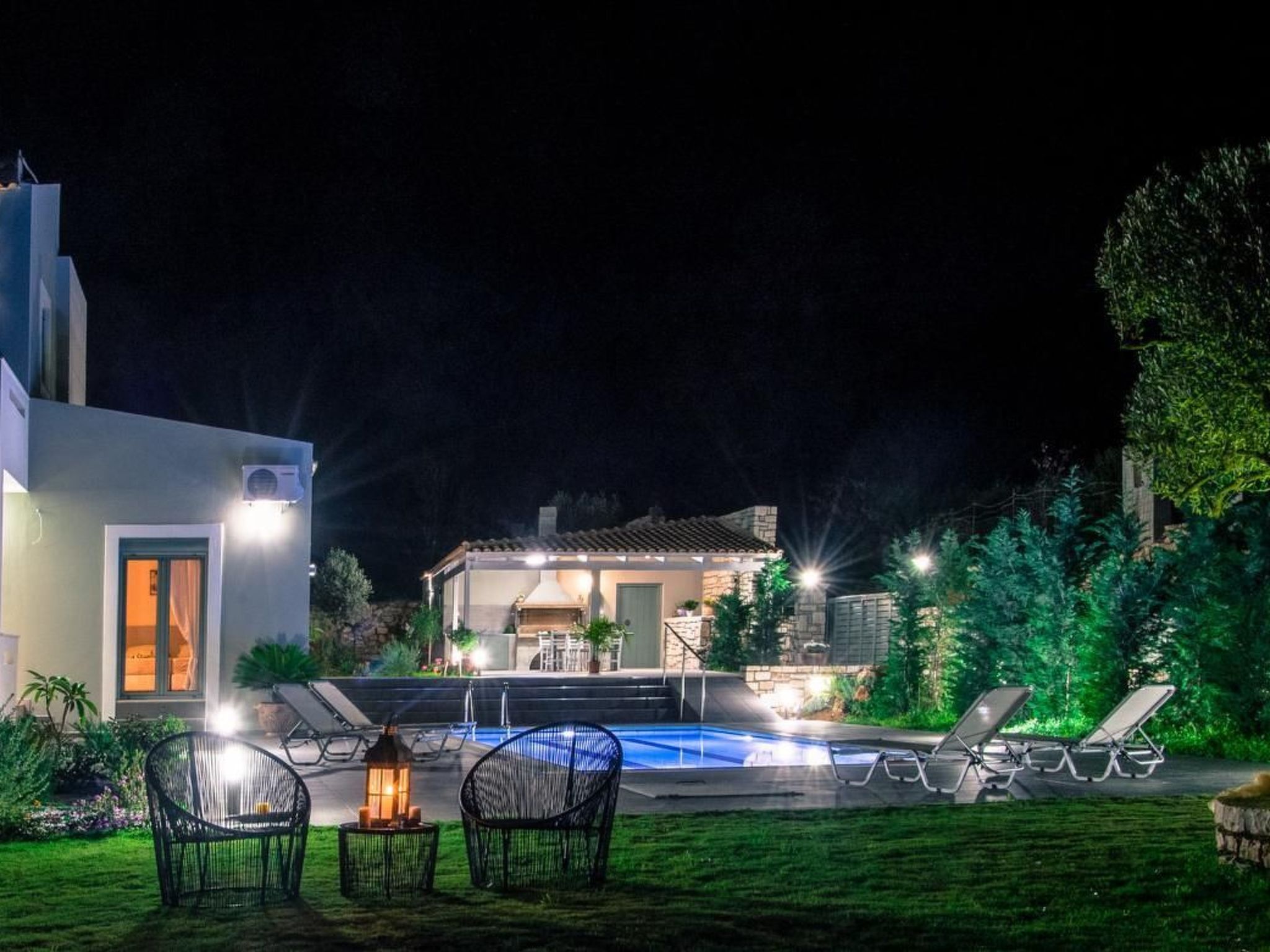 Familienvilla mit Panoramapool und Panoramablick