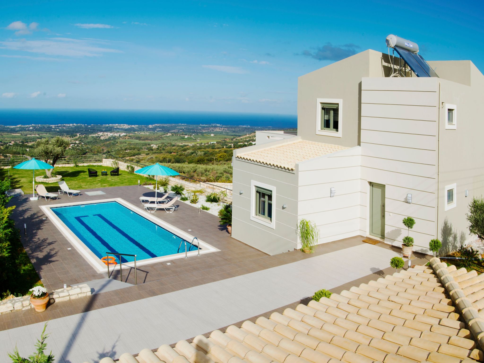 Familienvilla mit Panoramapool und Panoramablick-Draußen